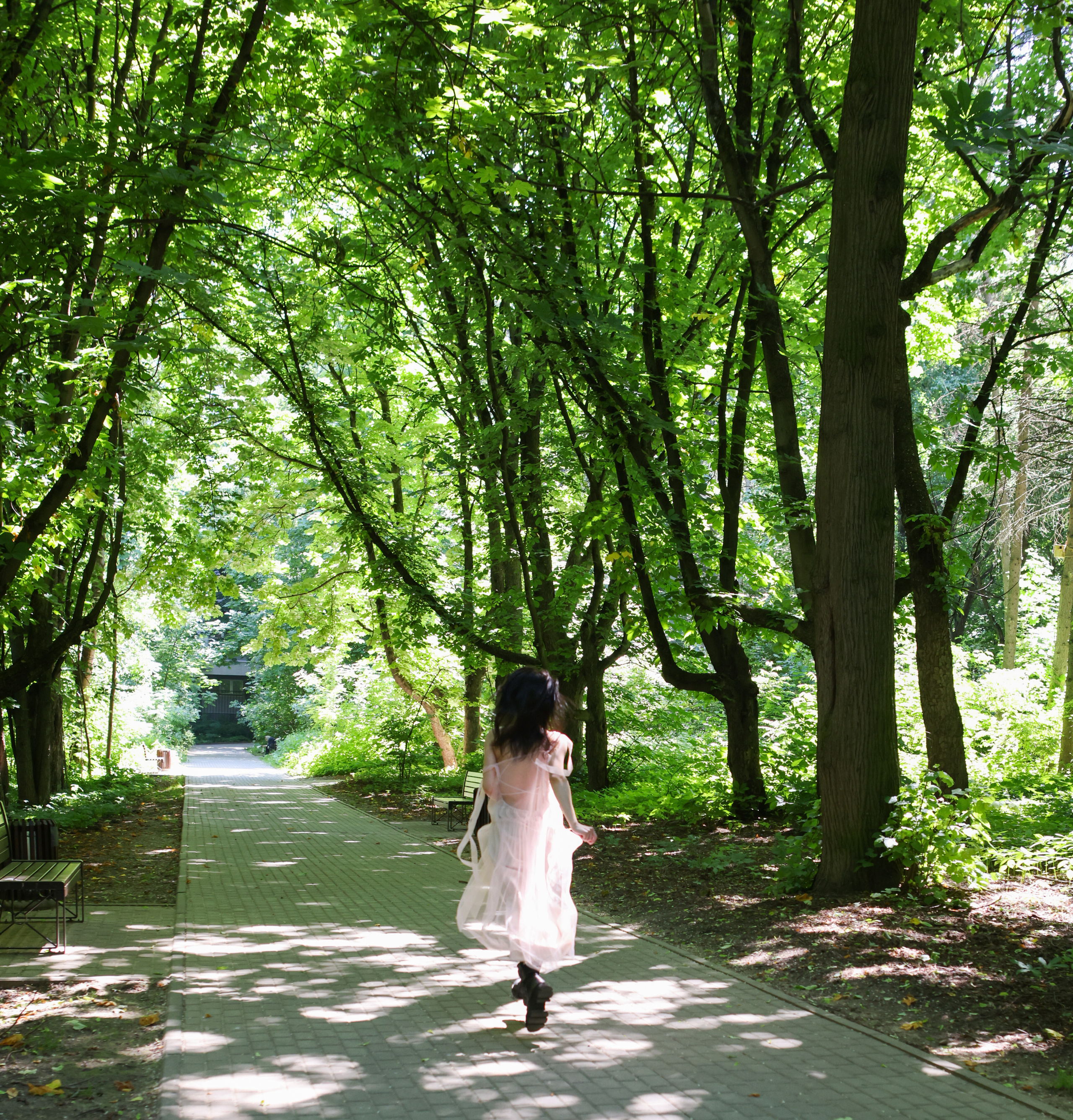 Слиться с природой, уйти от рутины. Reportage, architectural, fine art photographer Lena Melnikova in Moscow