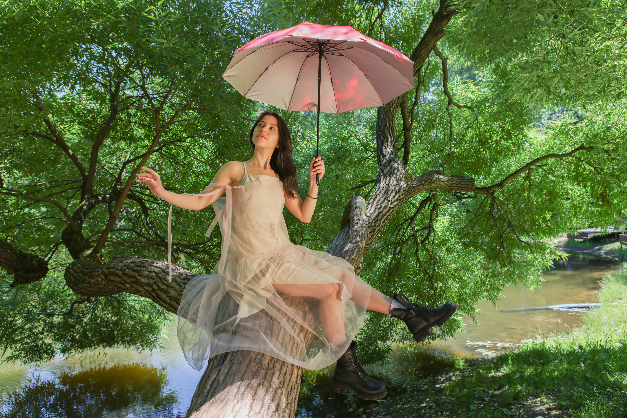 Слиться с природой, уйти от рутины. Reportage, architectural, fine art photographer Lena Melnikova in Moscow