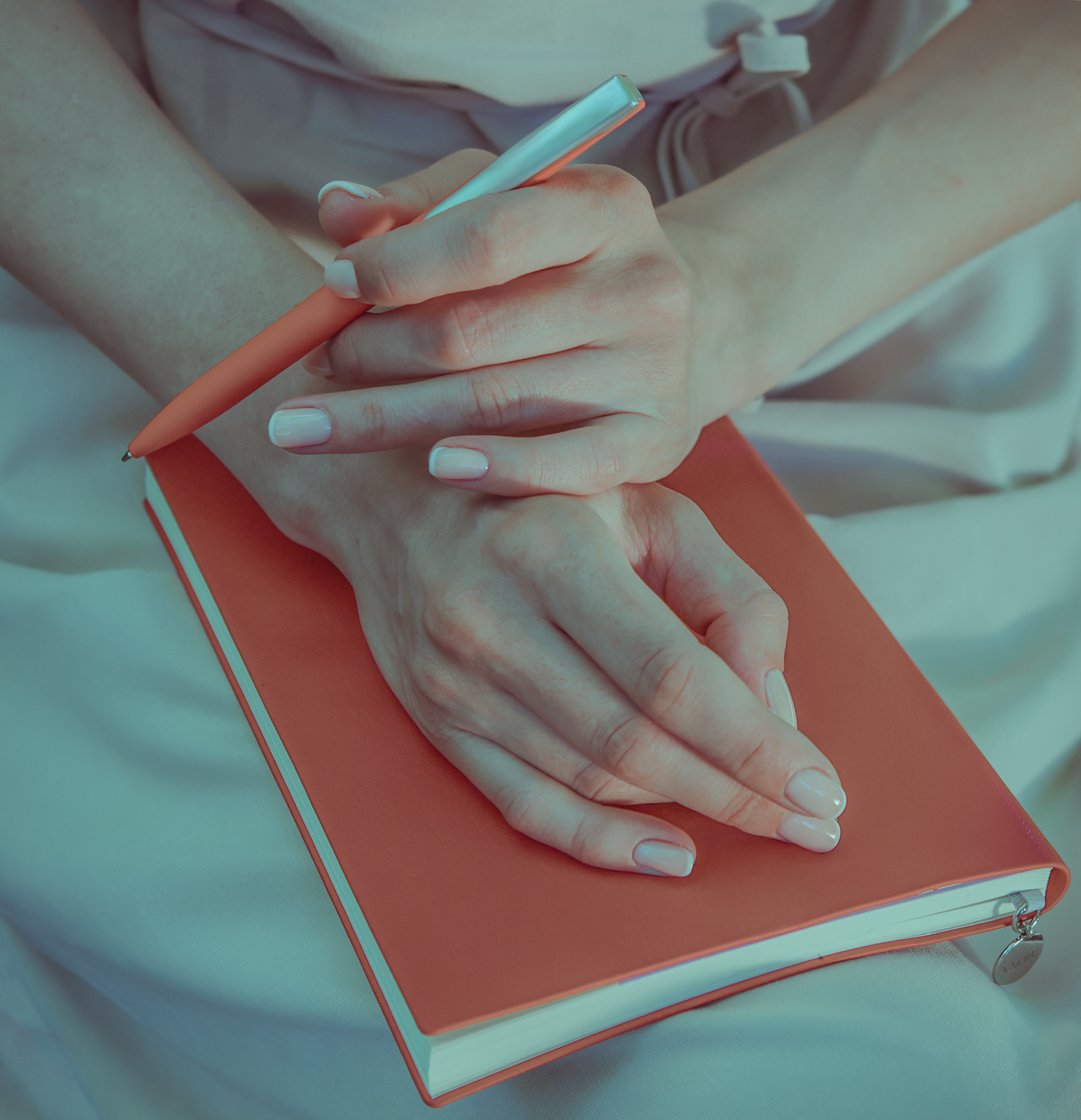 Слиться с природой, уйти от рутины. Reportage, architectural, fine art photographer Lena Melnikova in Moscow