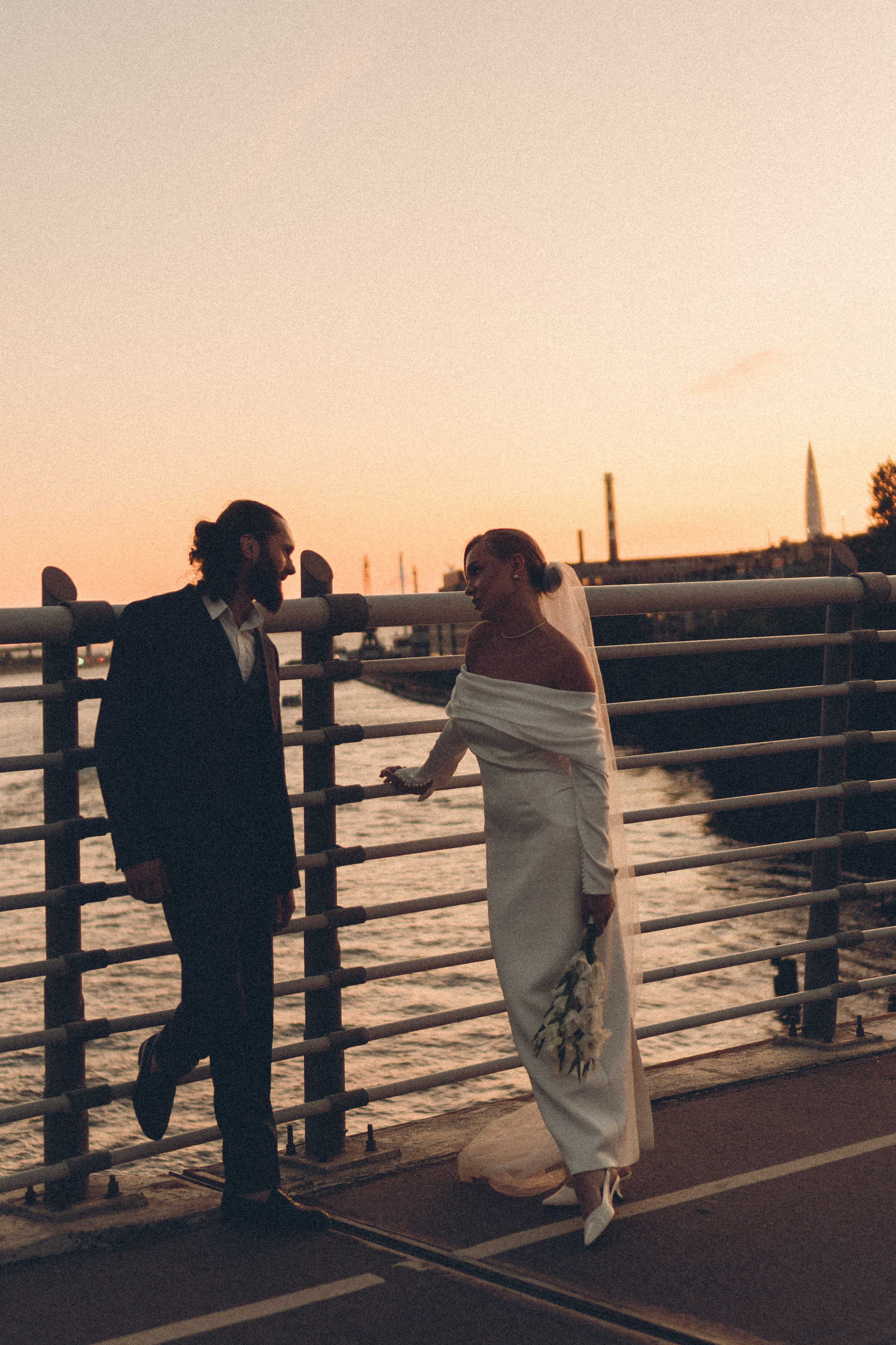 СВАДЕБНАЯ СЬЕМКА ВОЗЛЕ МСОТА БЕТАНКУРА НА КАБРИОЛЕТЕ. Профессиональный фотограф, Санкт-Петербург — Виктория Богомолова