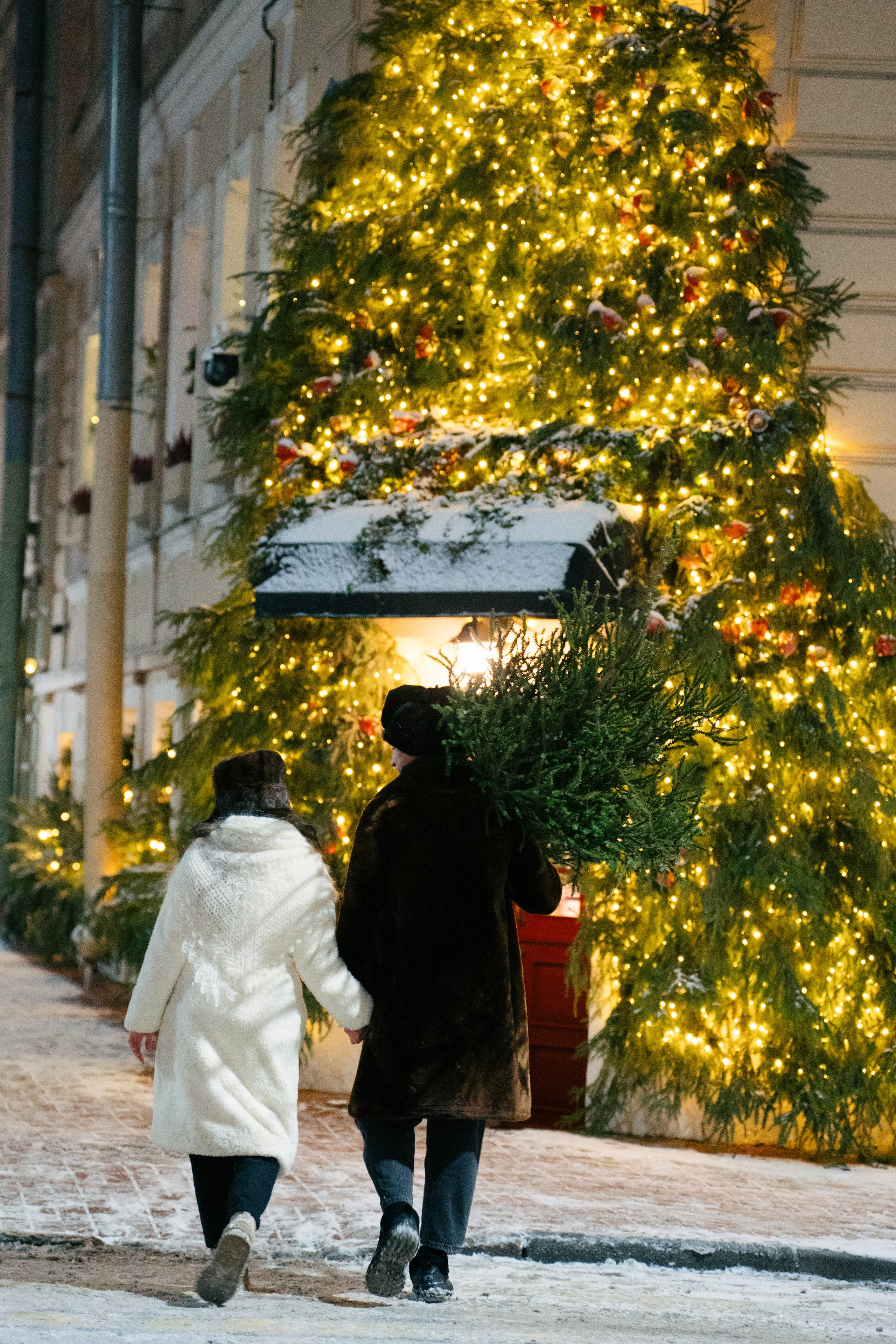 НОВОГОДНЯЯ ПРОГУЛКА ПАРЫ ПО ЧЕРНЫШЕВСКОЙ ПЕРЕД НОВЫМ ГОДОМ. Профессиональный фотограф, Санкт-Петербург — Виктория Богомолова