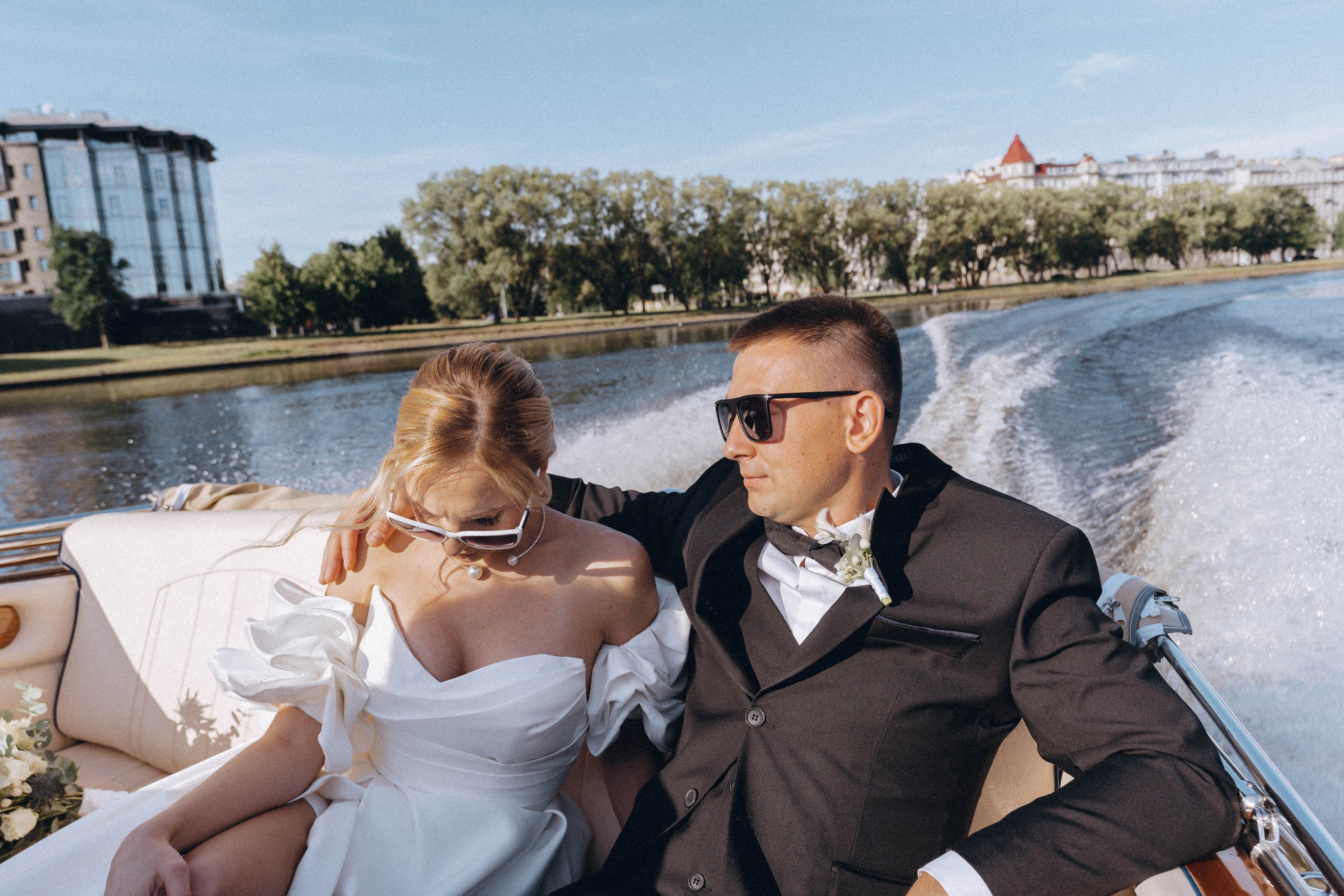 СВАДЕНБНАЯ СЬЕМКА НА КАТЕРЕ ПО КАНАЛАМ САНКТ-ПЕТЕРБУРГА И В АКВАТОРИИ НЕВЫ. Профессиональный фотограф, Санкт-Петербург — Виктория Богомолова