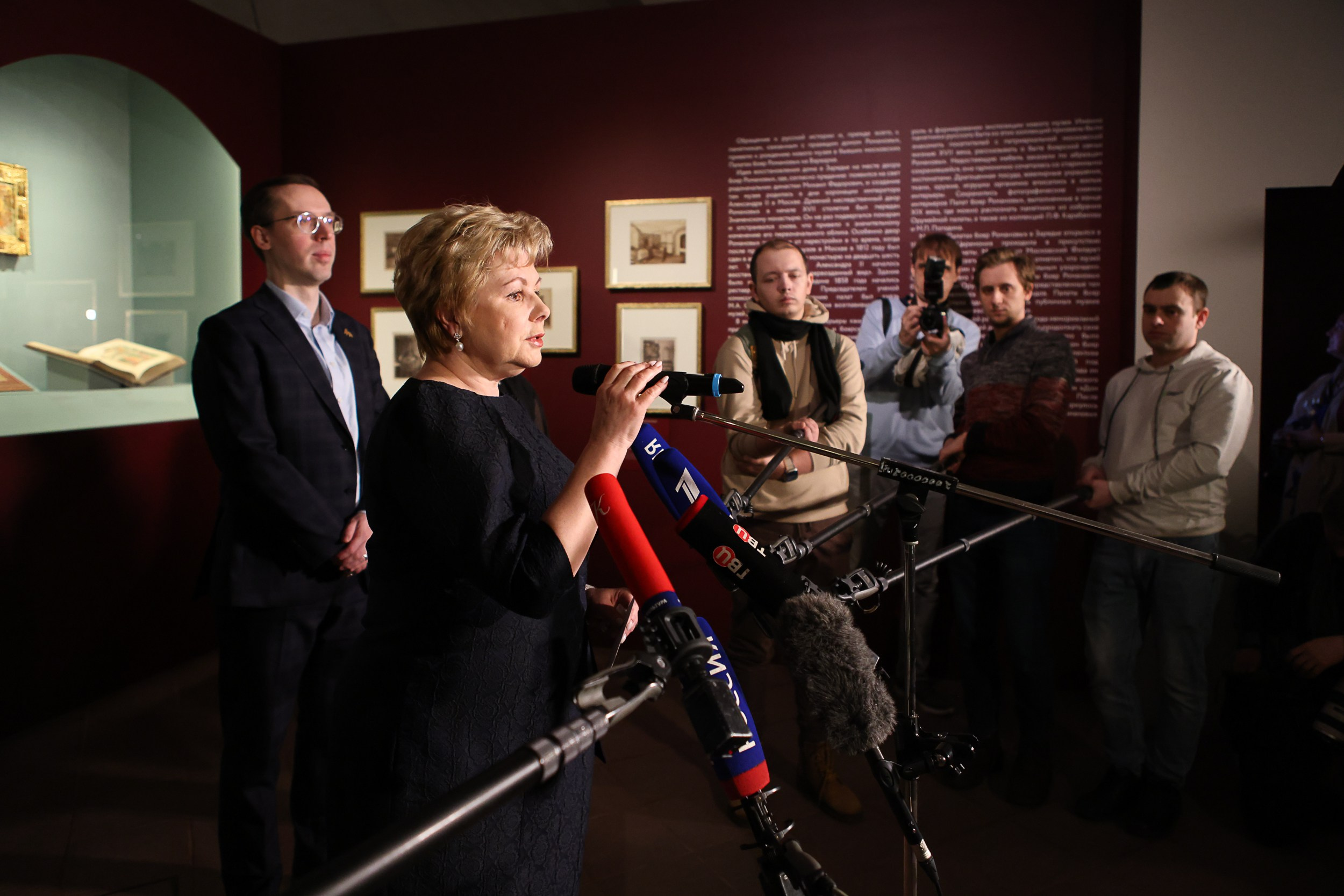 Кремль. Любители родной истории. Репортажный, архитектурный, театральный и файн-арт фотограф Лена Мельникова в Москве