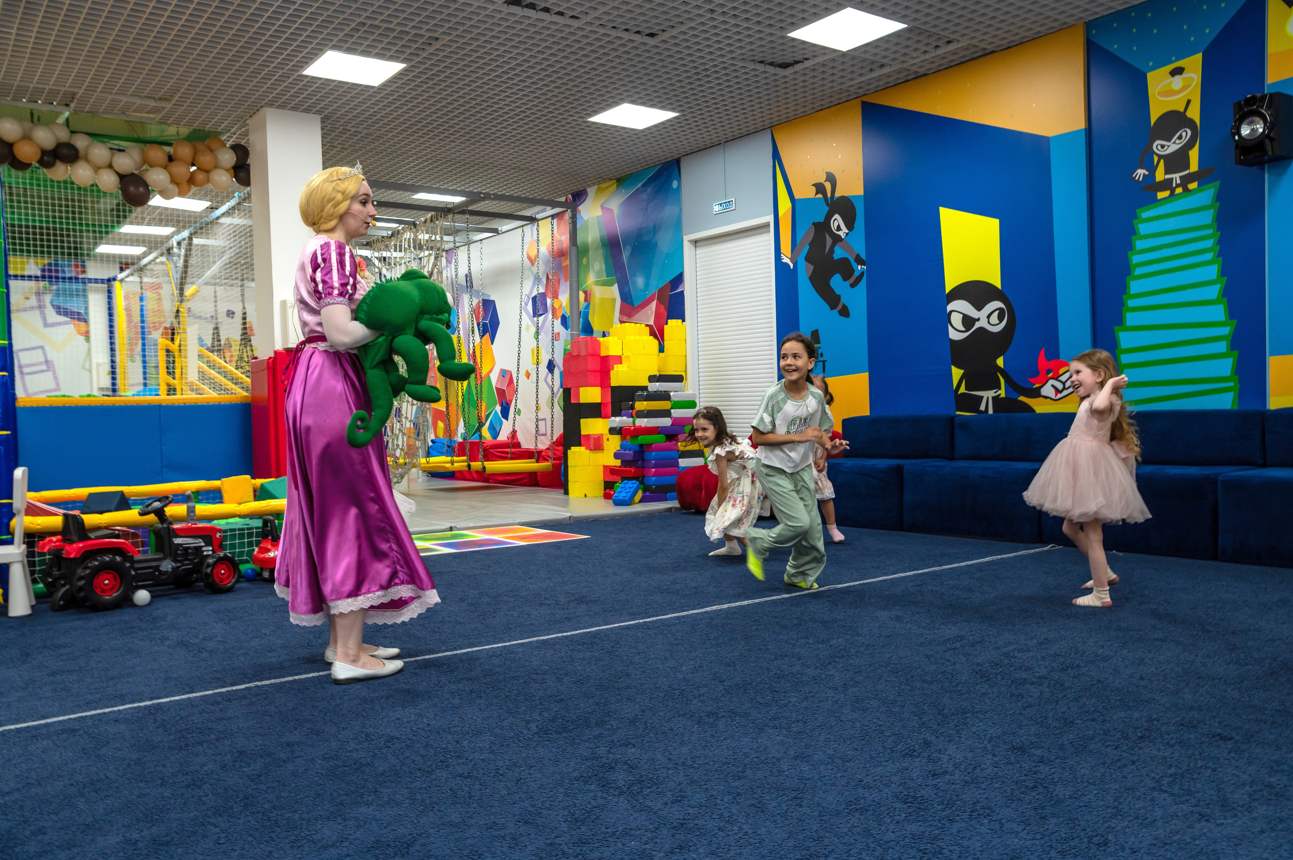 Игротека Ниндзя Кидс. Я Ольга Казанцева, фотографирую снимаю ваши киноистории и печатаю фото и цифровые портреты на холсте