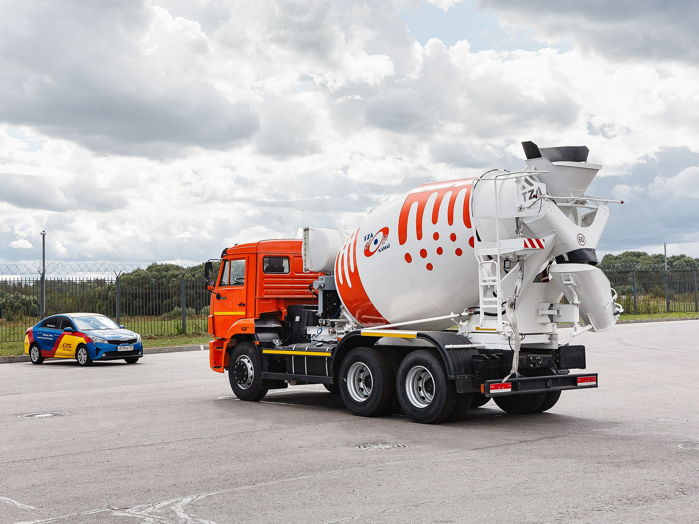 Автомобильный фотограф в СПб. Репортажная фотосъёмка в Санкт-Петербурге. Фотограф на мероприятие: выставки, презентации, автогонки. Фото для сайта, отчётов и публикации в сми. Профессиональный фотограф Сергей Пушкин. Промышленная фотосъёмка. Автопром. Фотосъёмка авто и спецтехники. Профессиональные фото большегрузов.