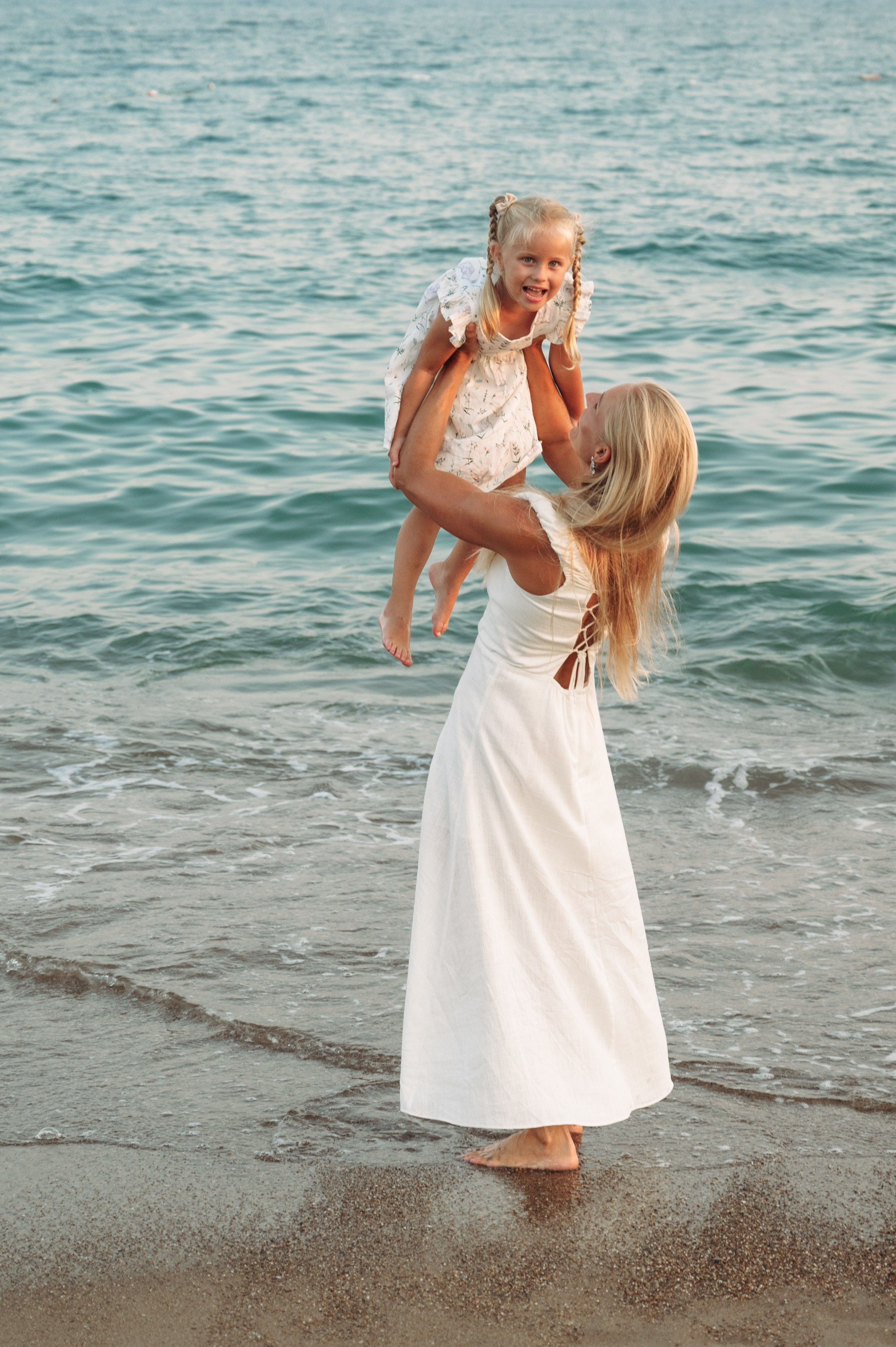 Семейная фотосессия в Анталии на закате. Фотосессии в Анталии. Фотограф в Анталии Лариса Трубина