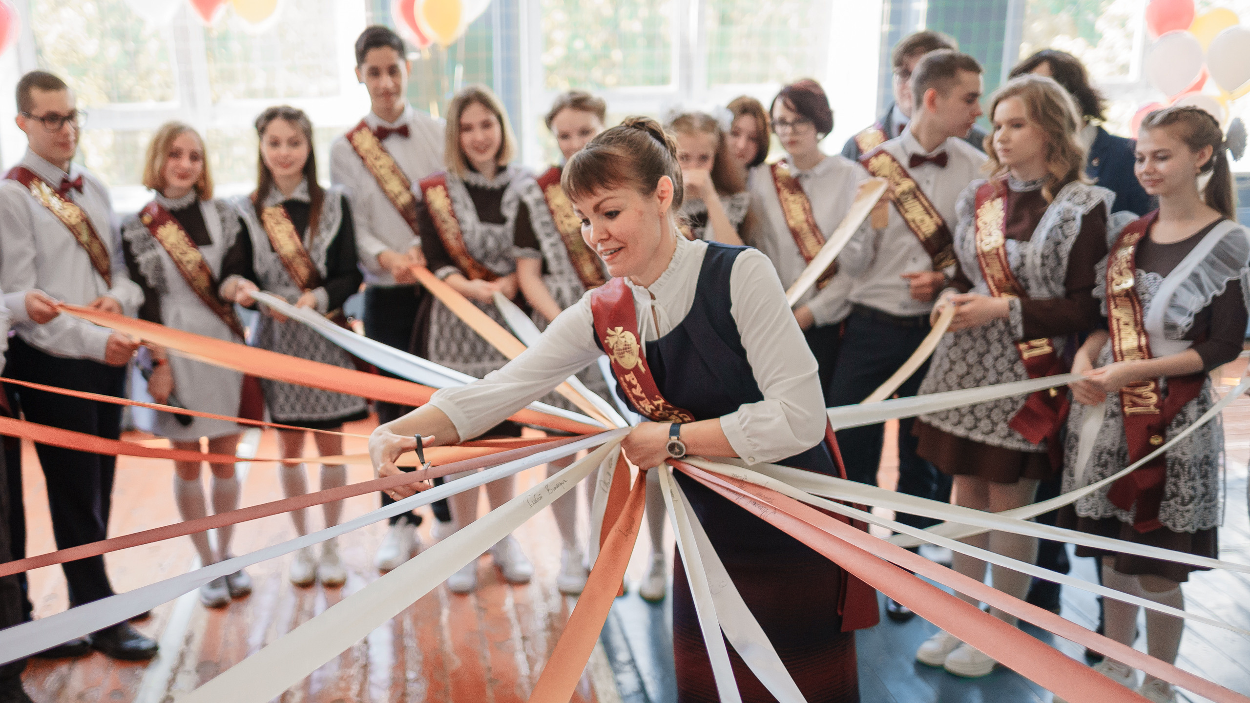 Последний звонок в гимназии № 7 в Торжке 2021. Павленко Дмитрий фотограф и видеограф в Торжке