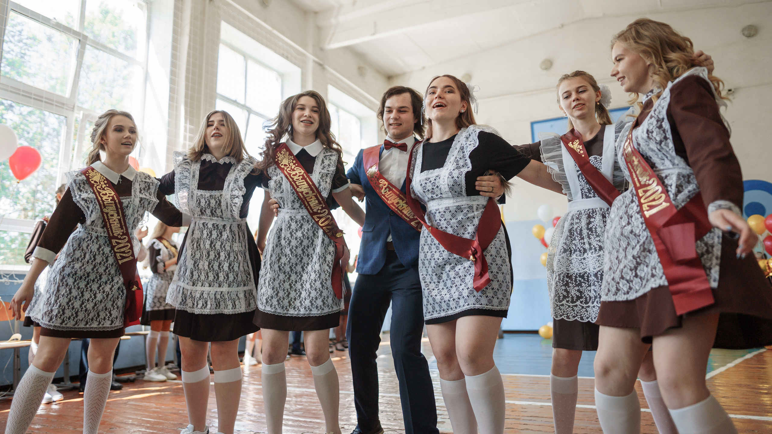 Последний звонок в гимназии № 7 в Торжке 2021. Павленко Дмитрий фотограф и видеограф в Торжке