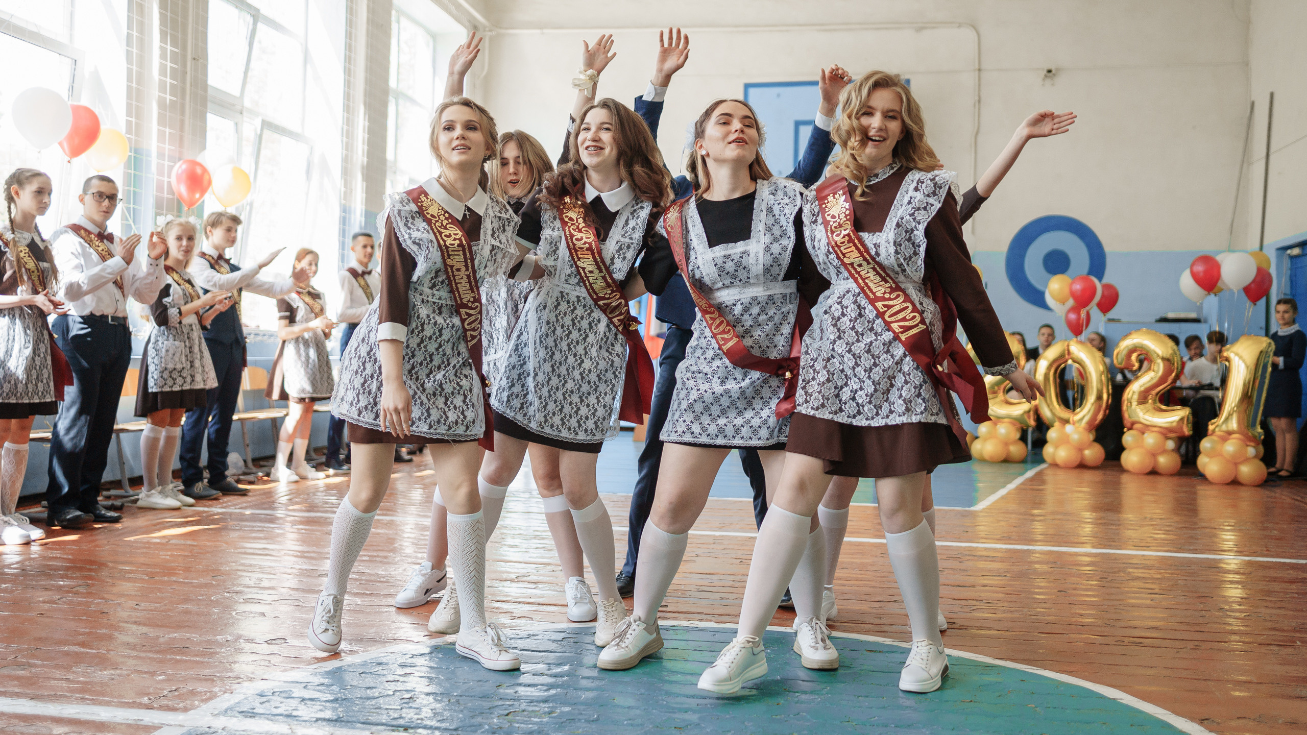 Последний звонок в гимназии № 7 в Торжке 2021. Павленко Дмитрий фотограф и видеограф в Торжке