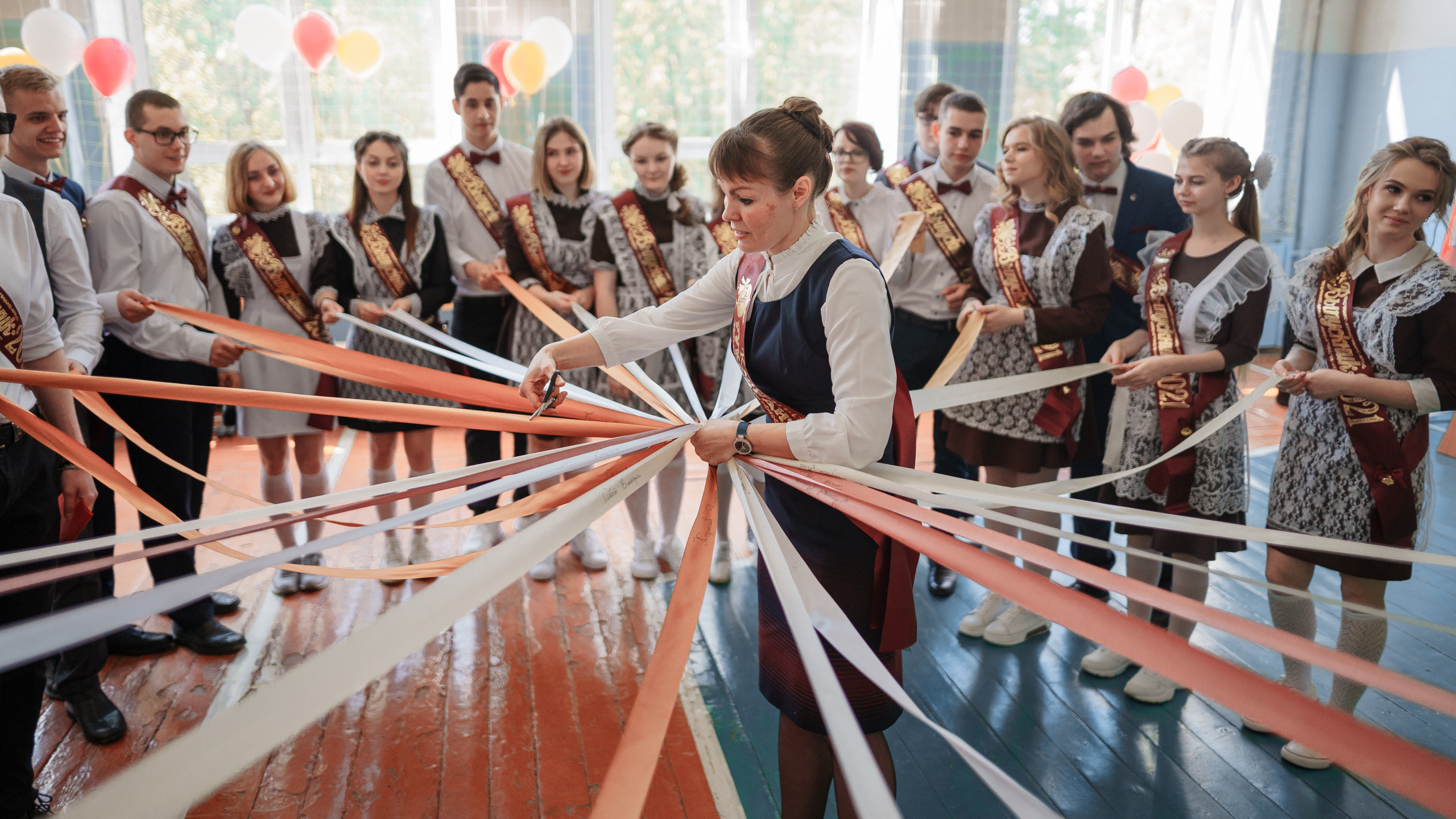 Последний звонок в гимназии № 7 в Торжке 2021. Павленко Дмитрий фотограф и видеограф в Торжке