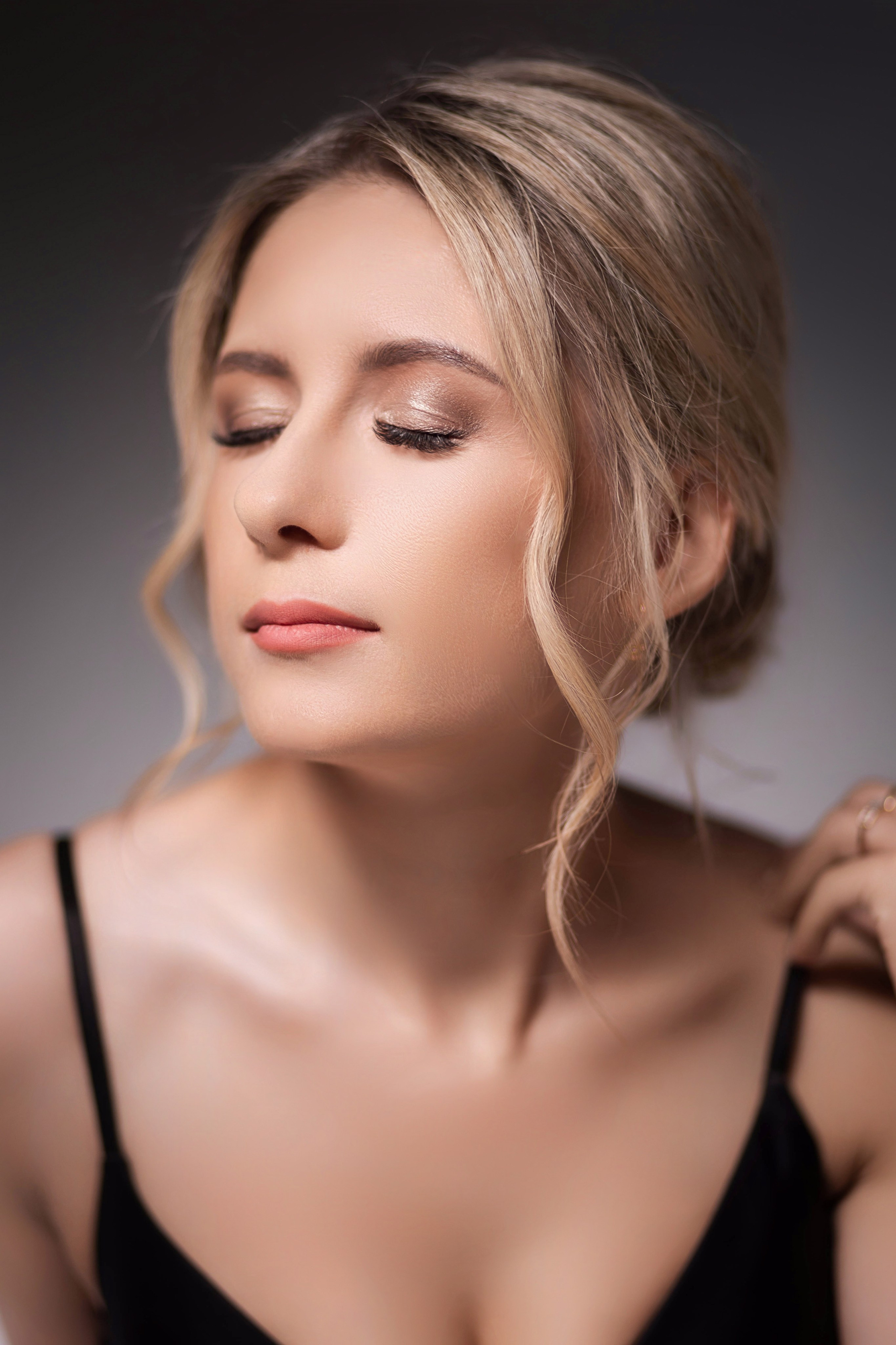 Женский портрет. Главная