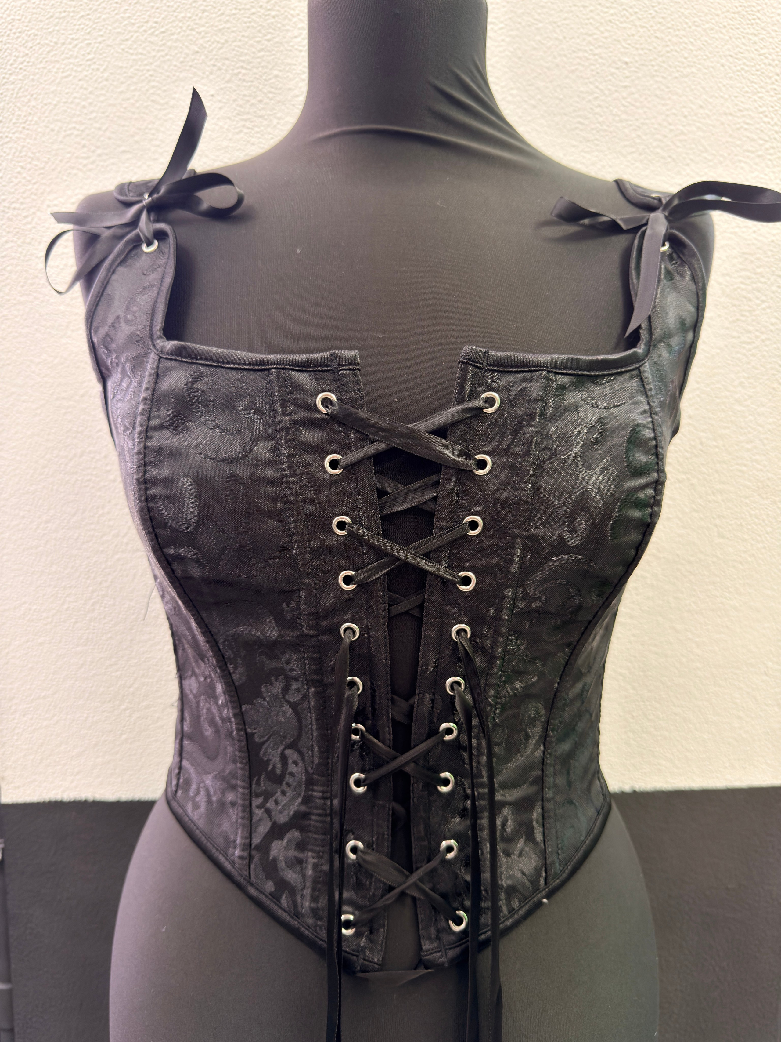 Корсеты в аренду. Аренда костюмов, платьев и реквизита для фотосессий на Камчатке