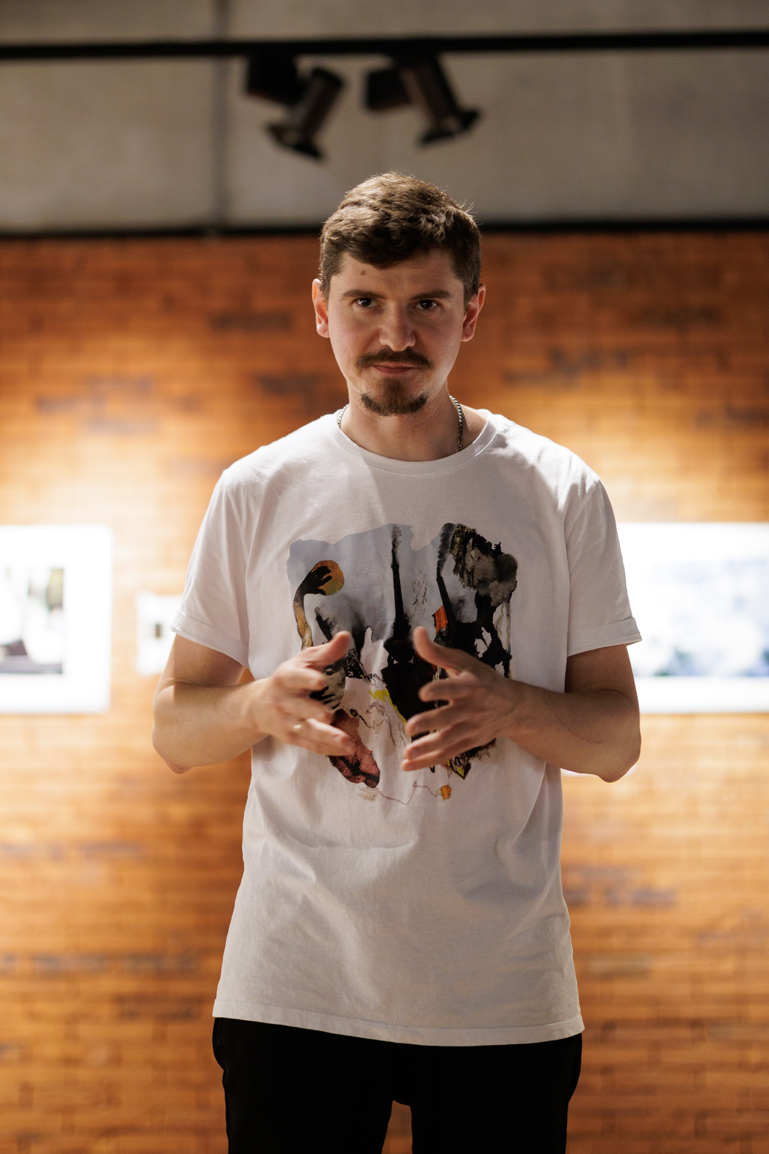 Открытие выставки художника Олега Даутова в Камерном театре. Фотограф в Воронеже Галина Фурсова