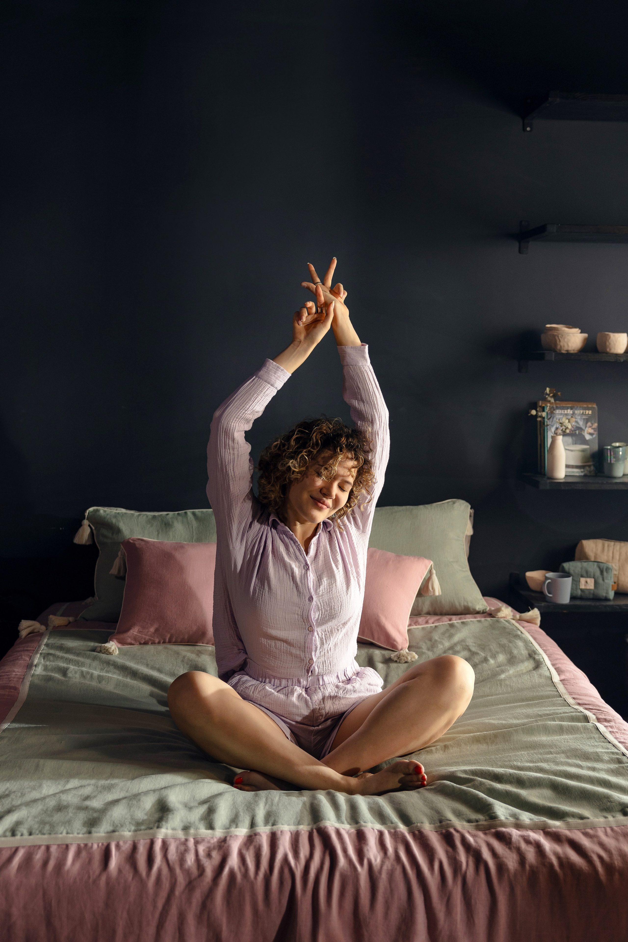 Профессиональная интерьерная фотосъемка с моделью для бренда, рекламный фотограф Александра Хлебникова, СПб