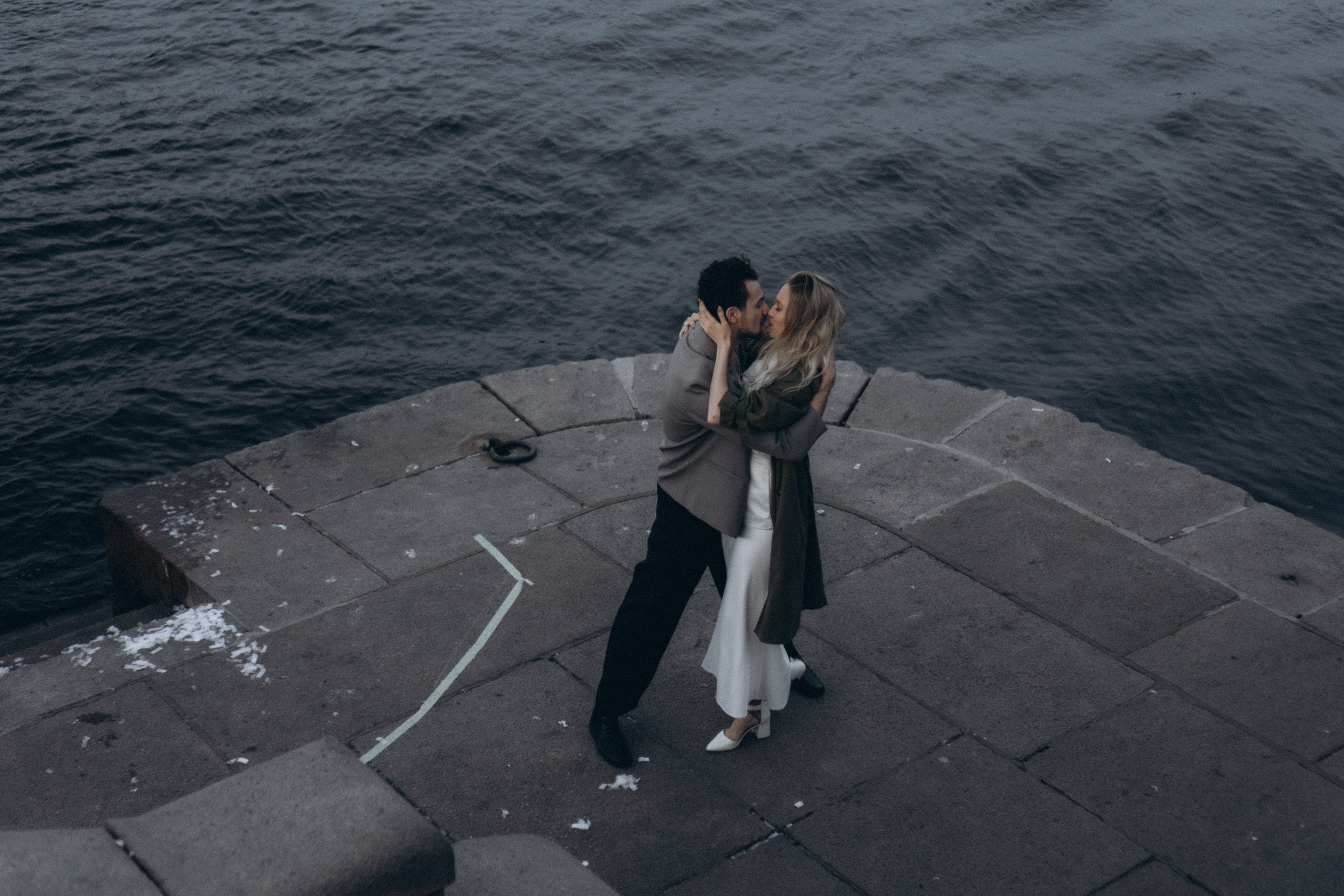 СВАДЕБНАЯ СЬЕМКА ПАРЫ НА РАССВЕТЕ В БЕЛЫЕ НОЧИ И ПРОГУЛКА С РАЗВОДНЫМИ МОСТАМИ И ПИКНИК ВОЗЛЕ ИСАКИЕВСКОГО СОБОРА. Профессиональный фотограф, Санкт-Петербург — Виктория Богомолова