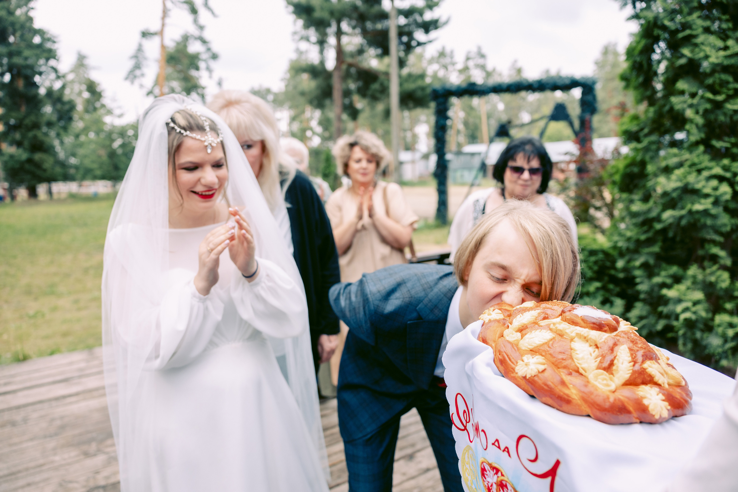 Свадьба в Кудиново. Конюшня. Репортажный и студийный фотограф в Москве — Софи