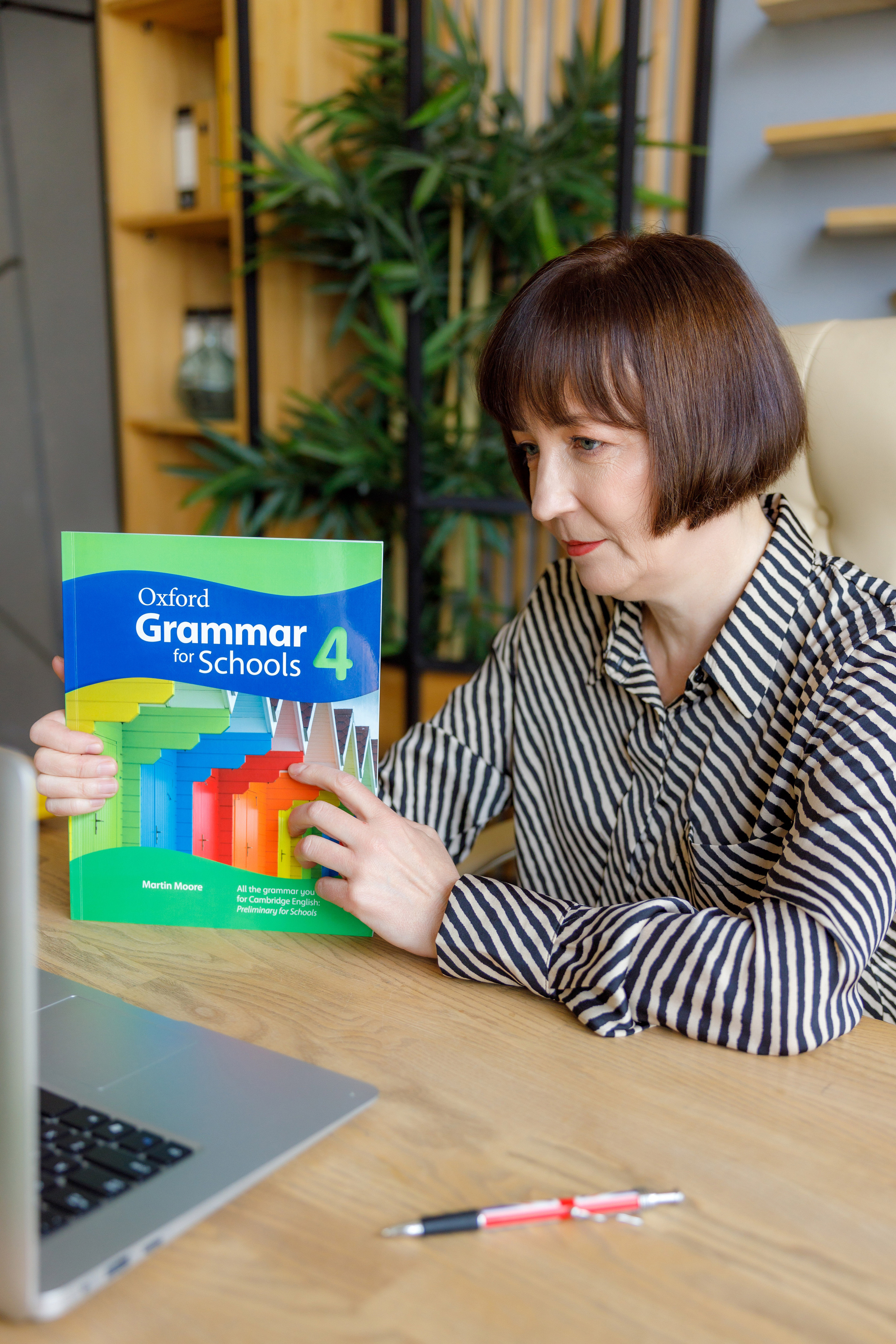 Контент-фотосессия для репетитора по английскому языку. Репортажный и студийный фотограф в Москве — Софи