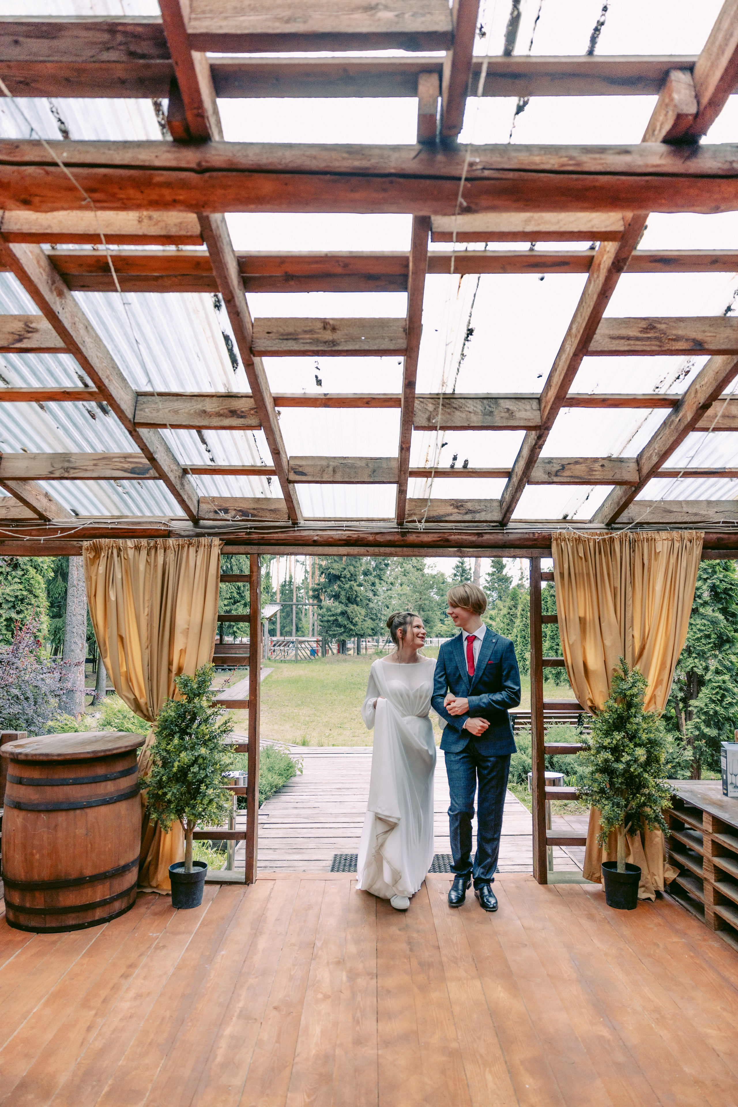 Свадьба в Кудиново. Конюшня. Репортажный и студийный фотограф в Москве — Софи