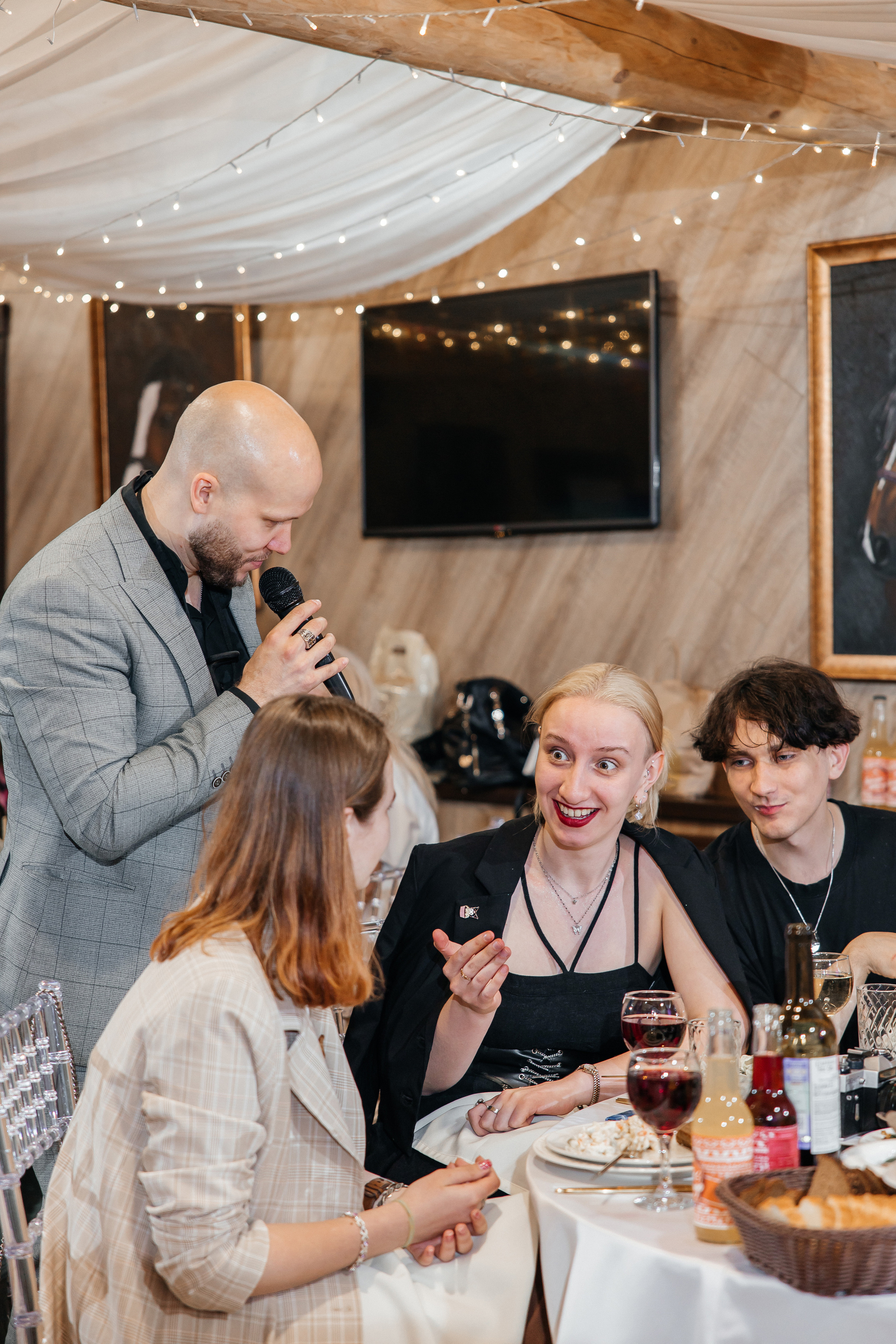 Свадьба в Кудиново. Конюшня. Репортажный и студийный фотограф в Москве — Софи