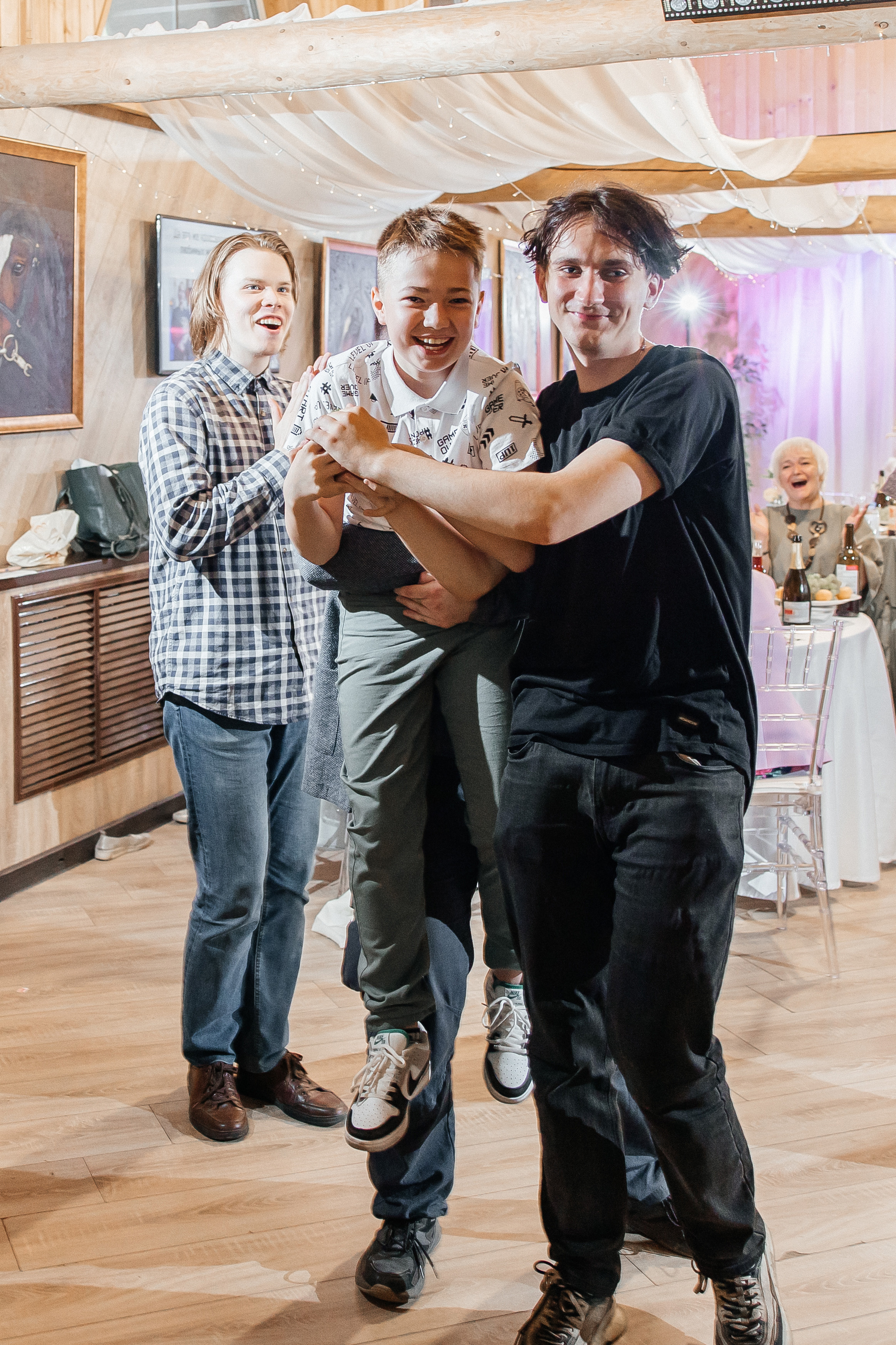 Свадьба в Кудиново. Конюшня. Репортажный и студийный фотограф в Москве — Софи