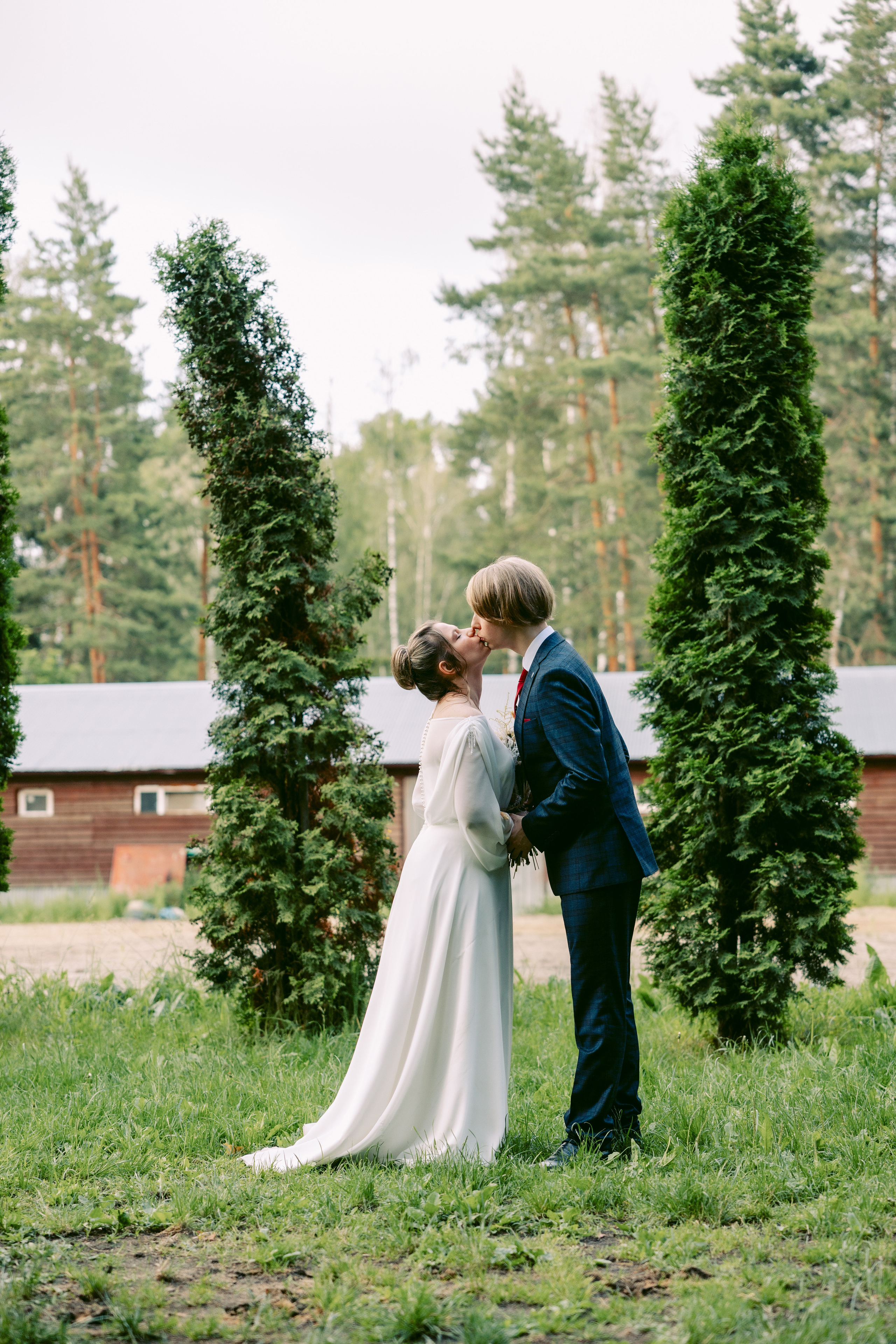 Свадьба в Кудиново. Конюшня. Репортажный и студийный фотограф в Москве — Софи