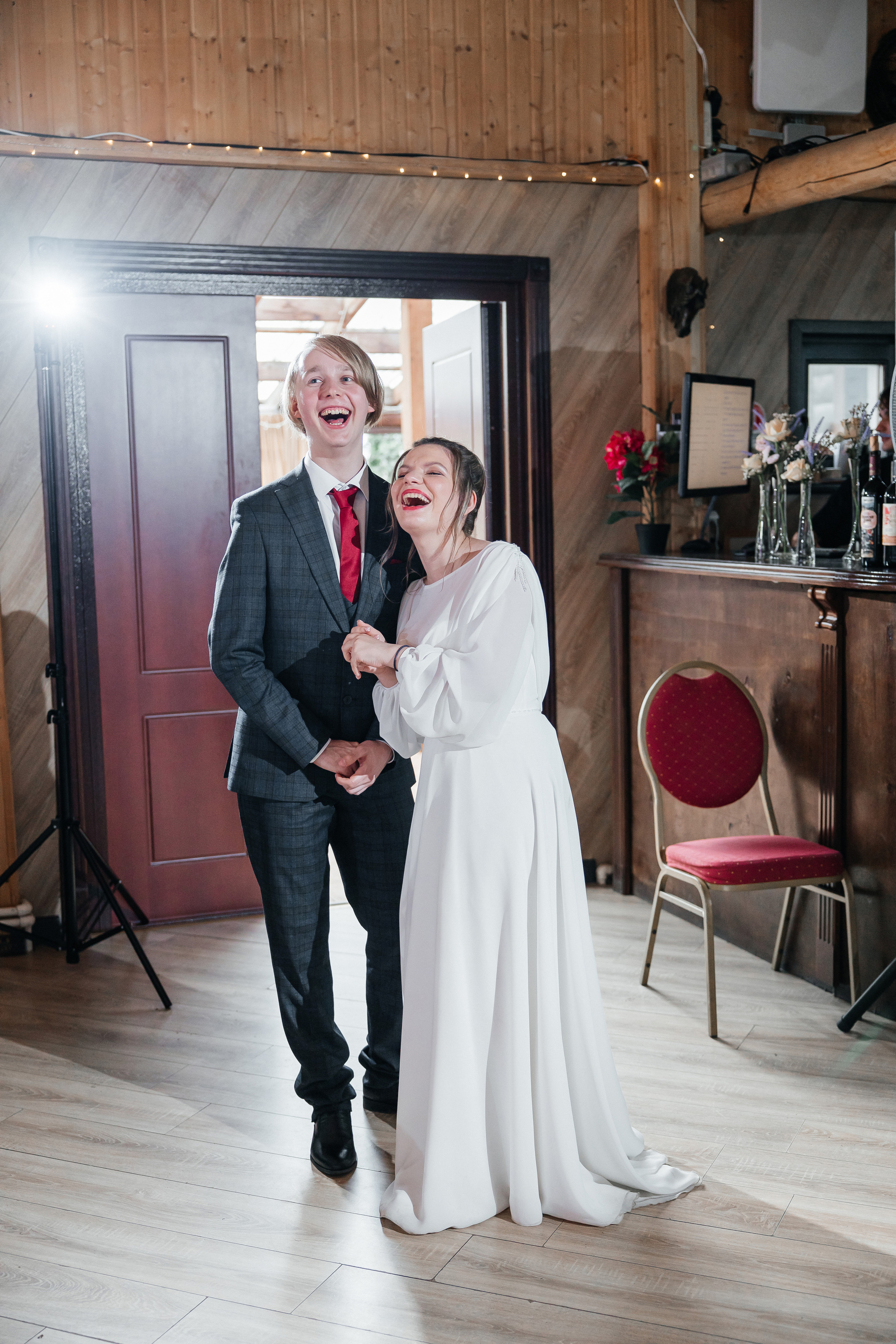 Свадьба в Кудиново. Конюшня. Репортажный и студийный фотограф в Москве — Софи