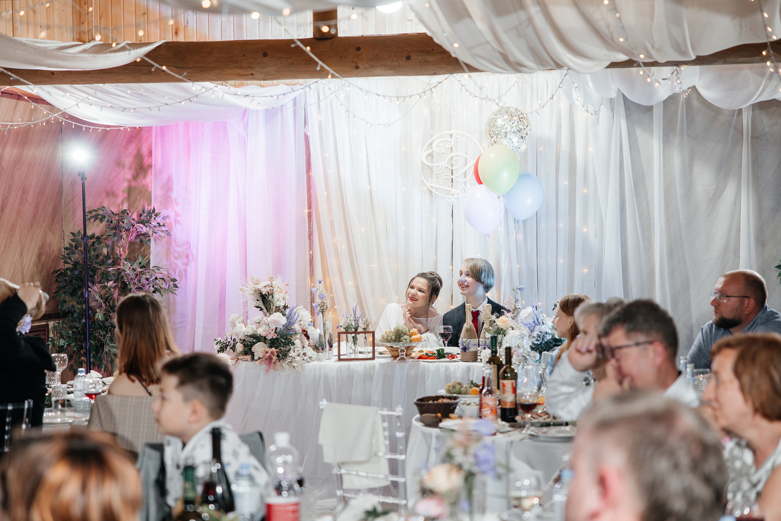 Свадьба в Кудиново. Конюшня. Репортажный и студийный фотограф в Москве — Софи