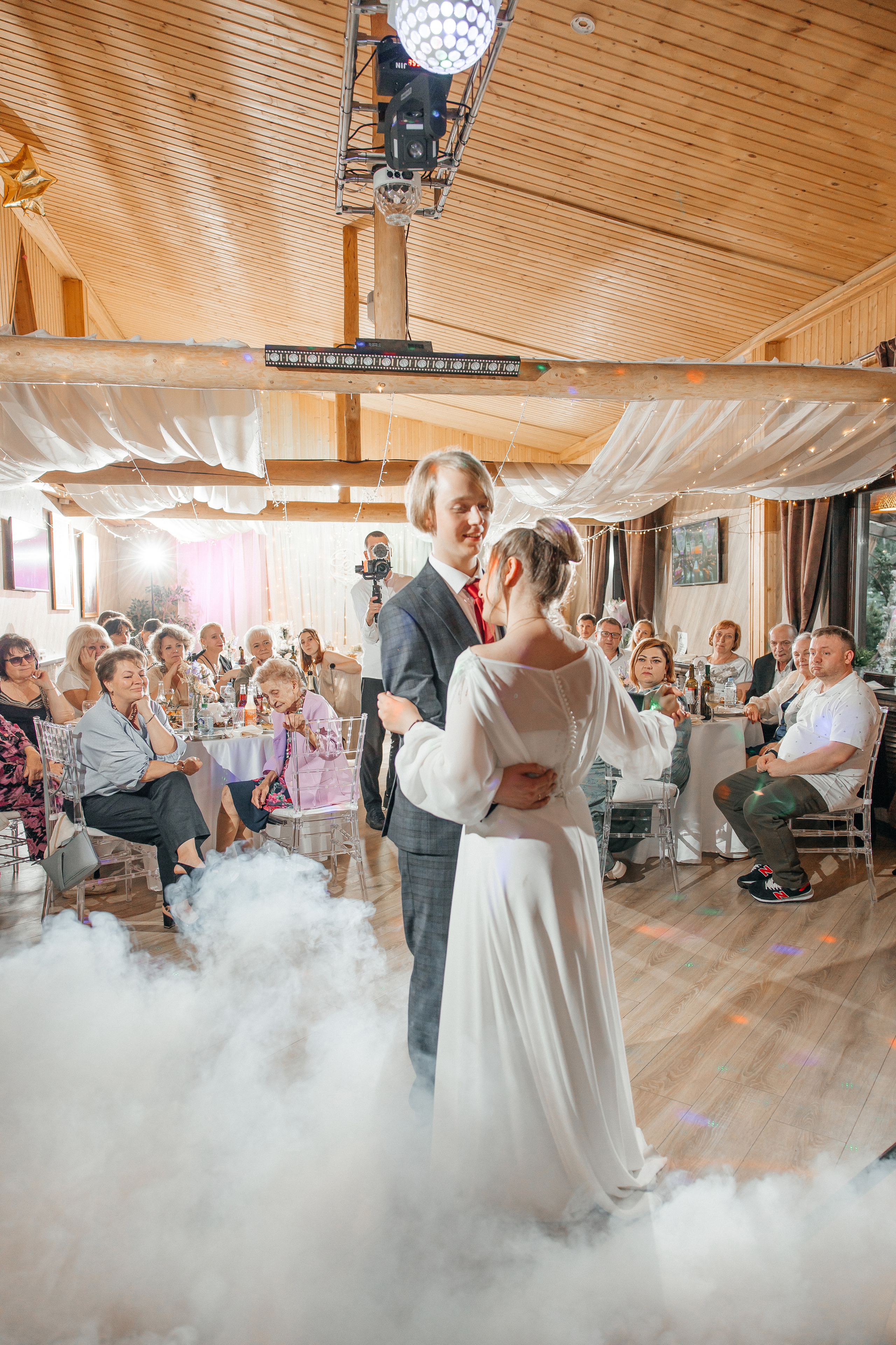Свадьба в Кудиново. Конюшня. Репортажный и студийный фотограф в Москве — Софи