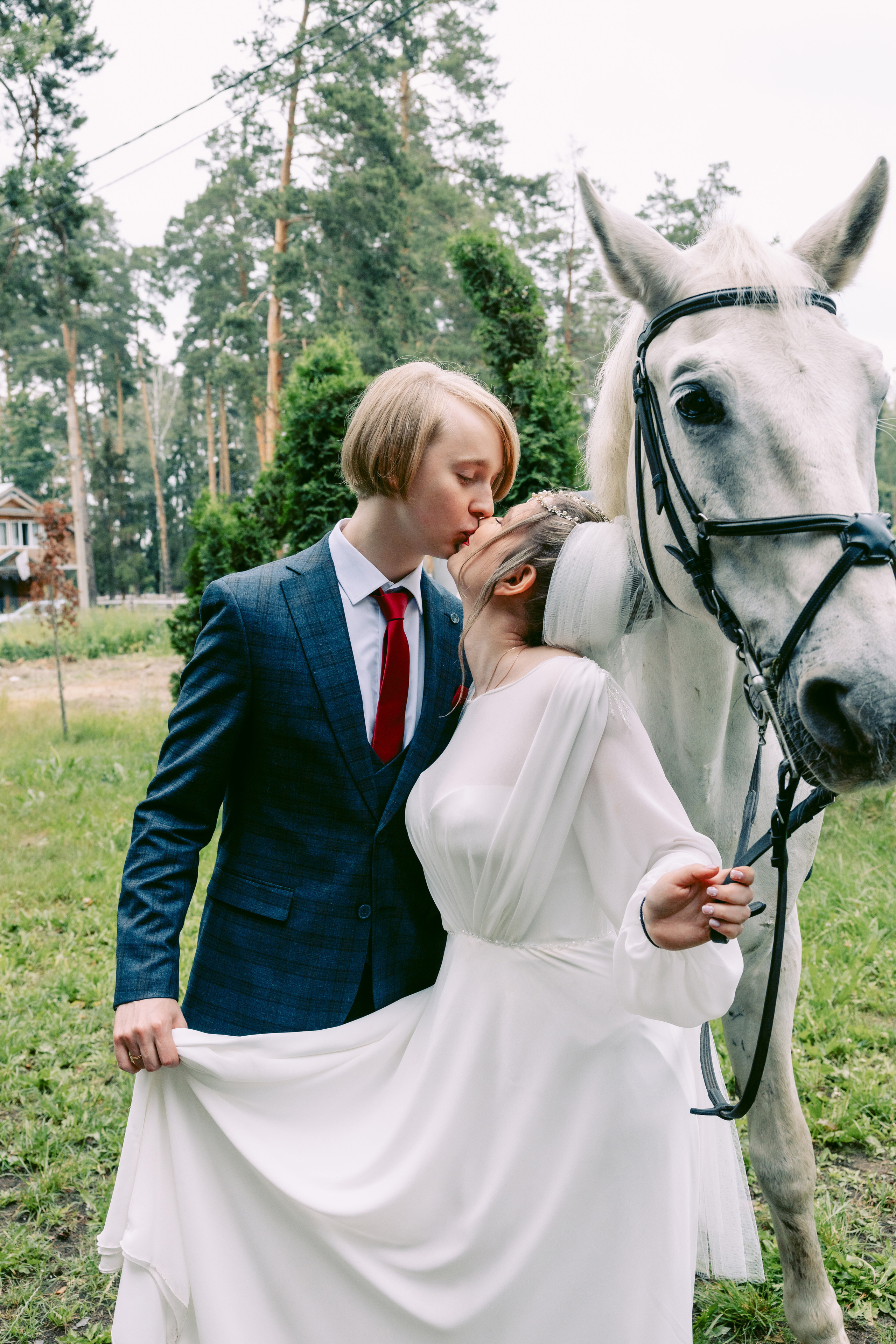 Свадьба в Кудиново. Конюшня. Репортажный и студийный фотограф в Москве — Софи