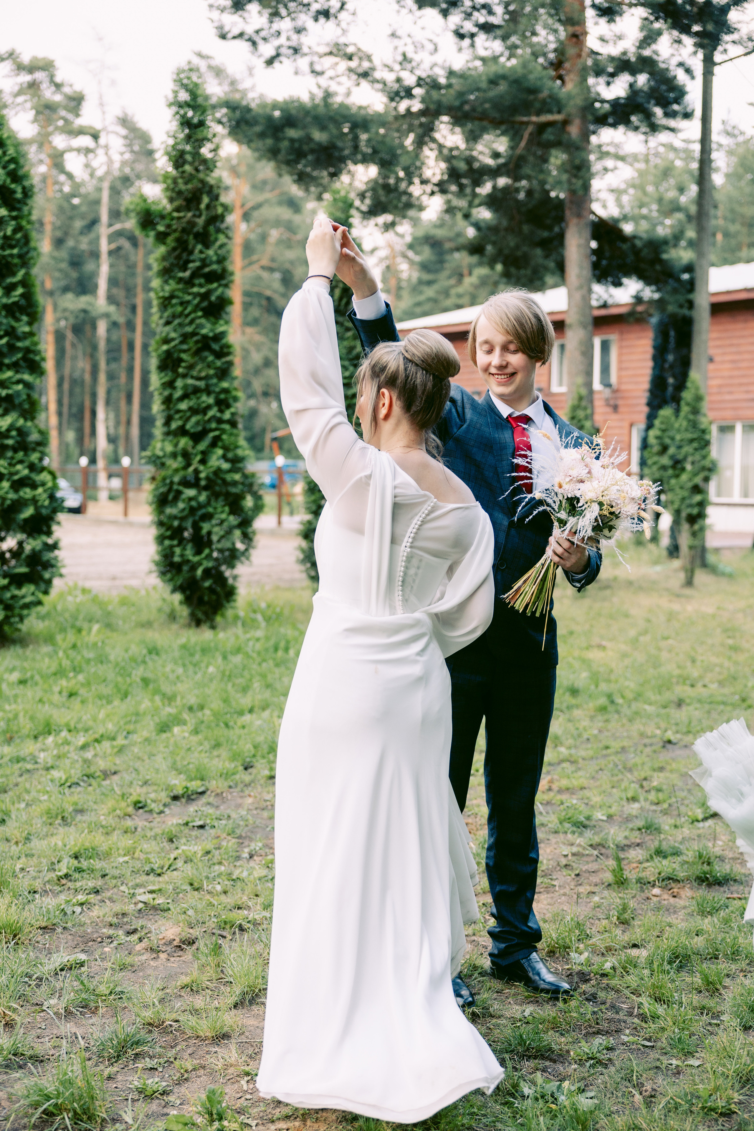Свадьба в Кудиново. Конюшня. Репортажный и студийный фотограф в Москве — Софи