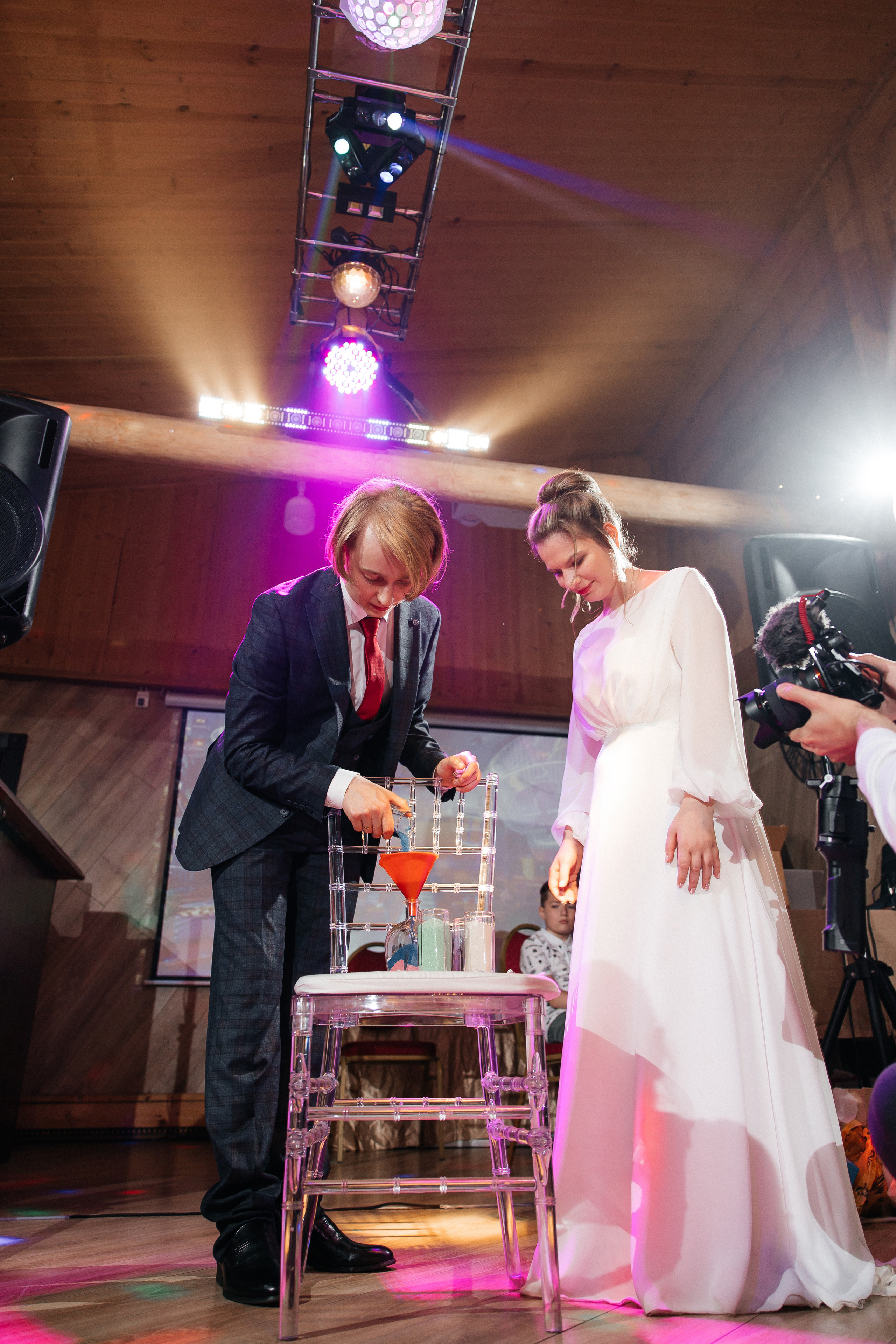 Свадьба в Кудиново. Конюшня. Репортажный и студийный фотограф в Москве — Софи