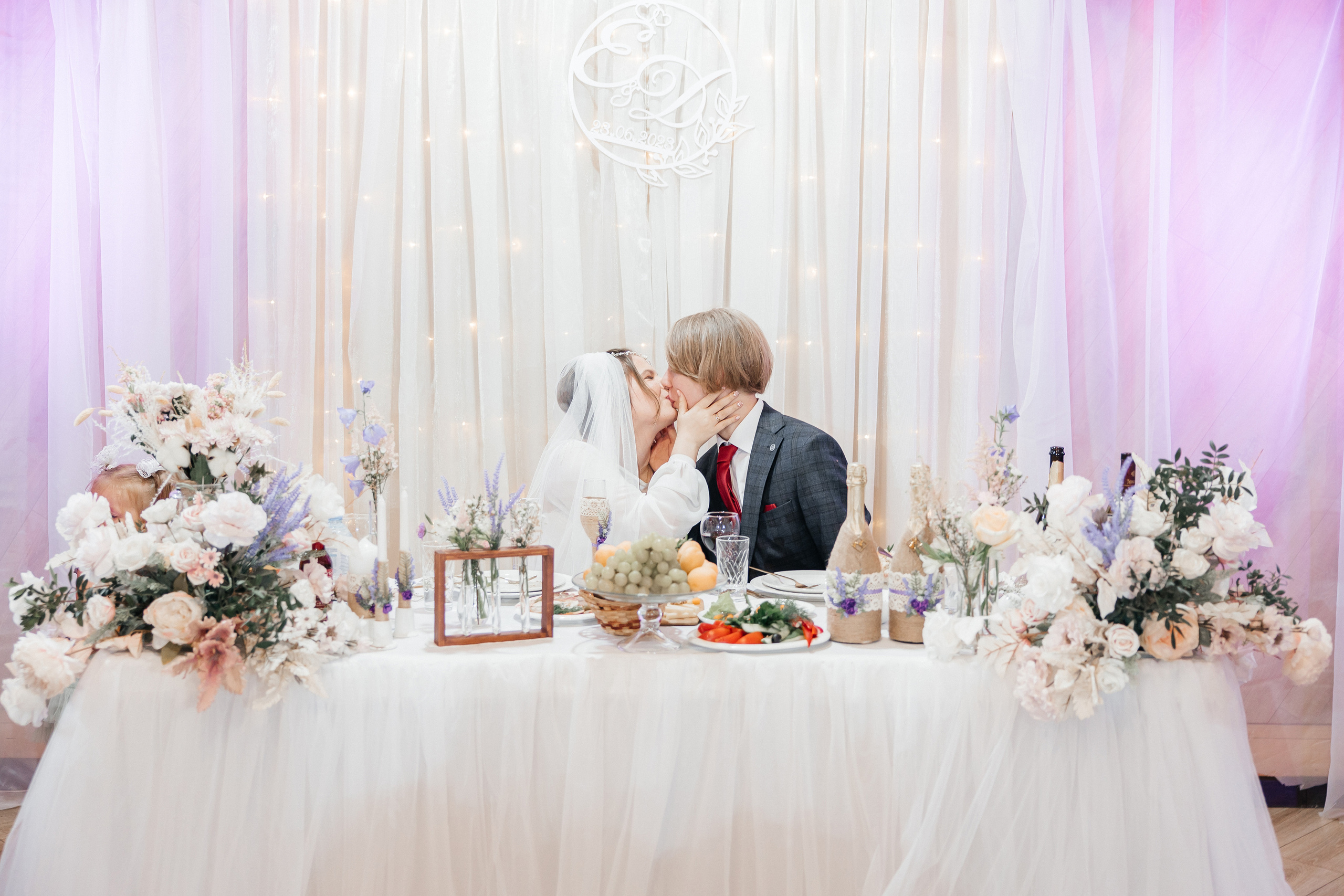 Свадьба в Кудиново. Конюшня. Репортажный и студийный фотограф в Москве — Софи