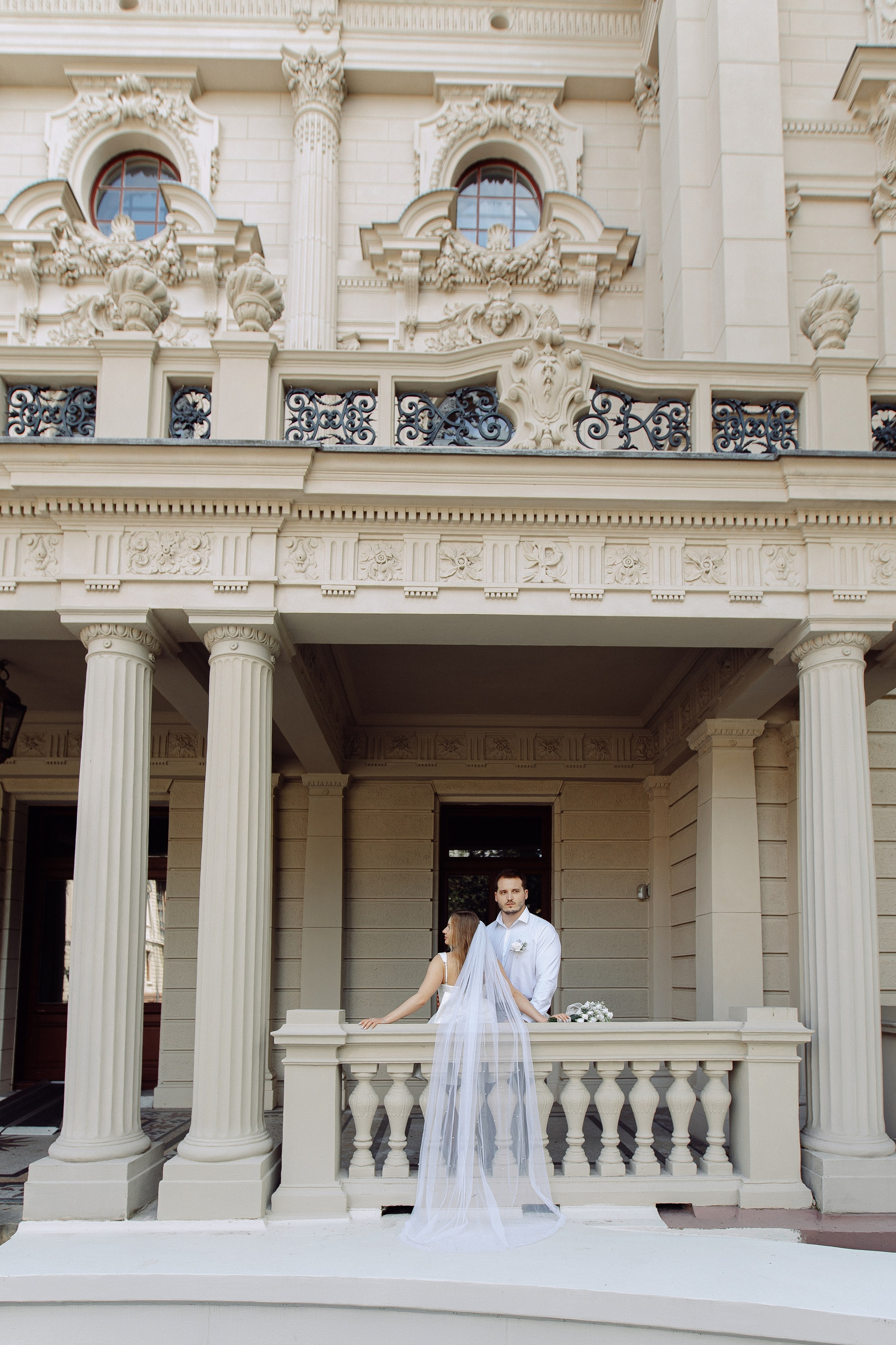 Ślubna sesja zdjęciowa w Pałacu Poznańskiego-Muzeum Miasta Łodzi. Свадебный фотограф Варшава Лодзь Польша Елена Юцова