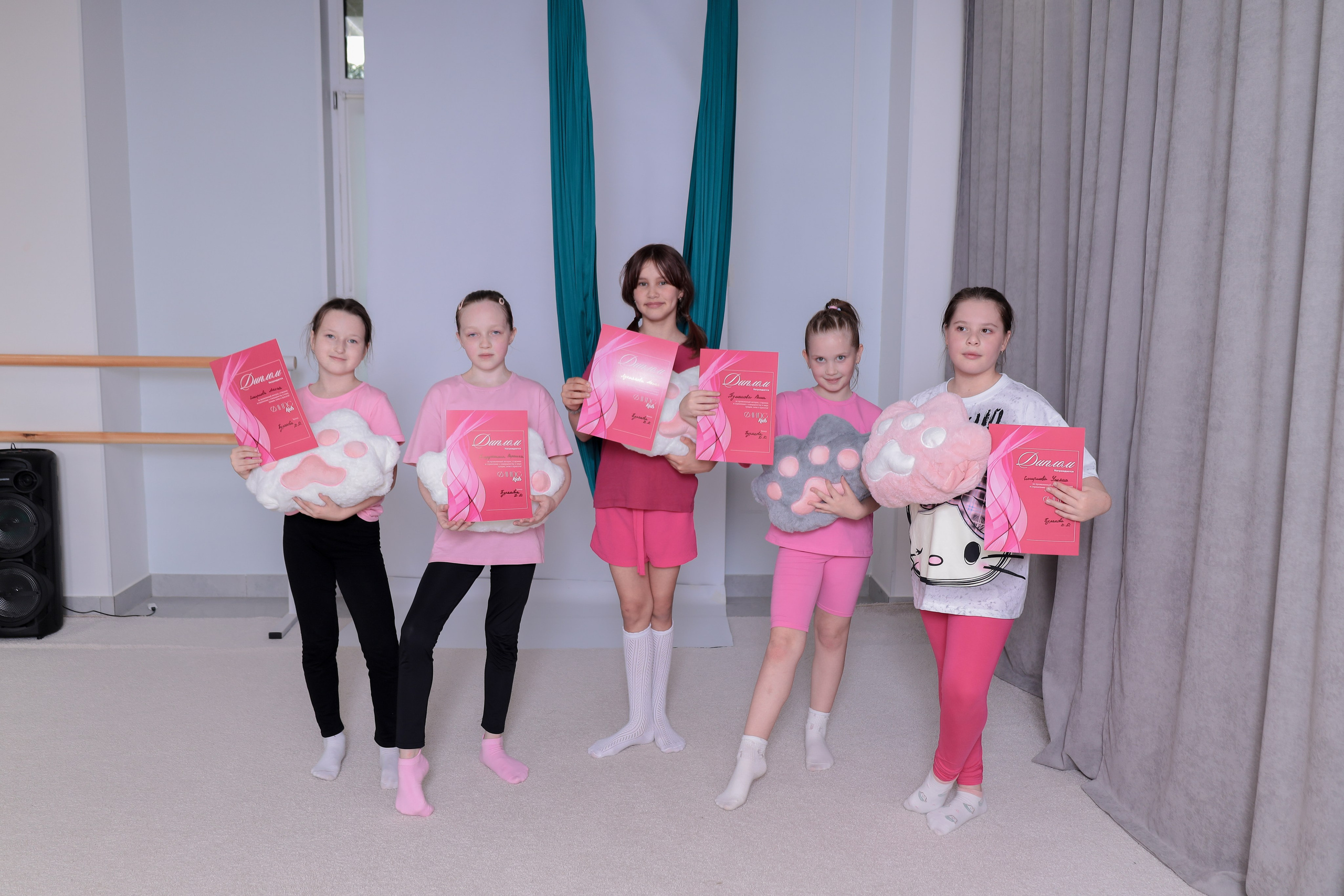 Детская аэройога. Фотограф Надршина Лилия