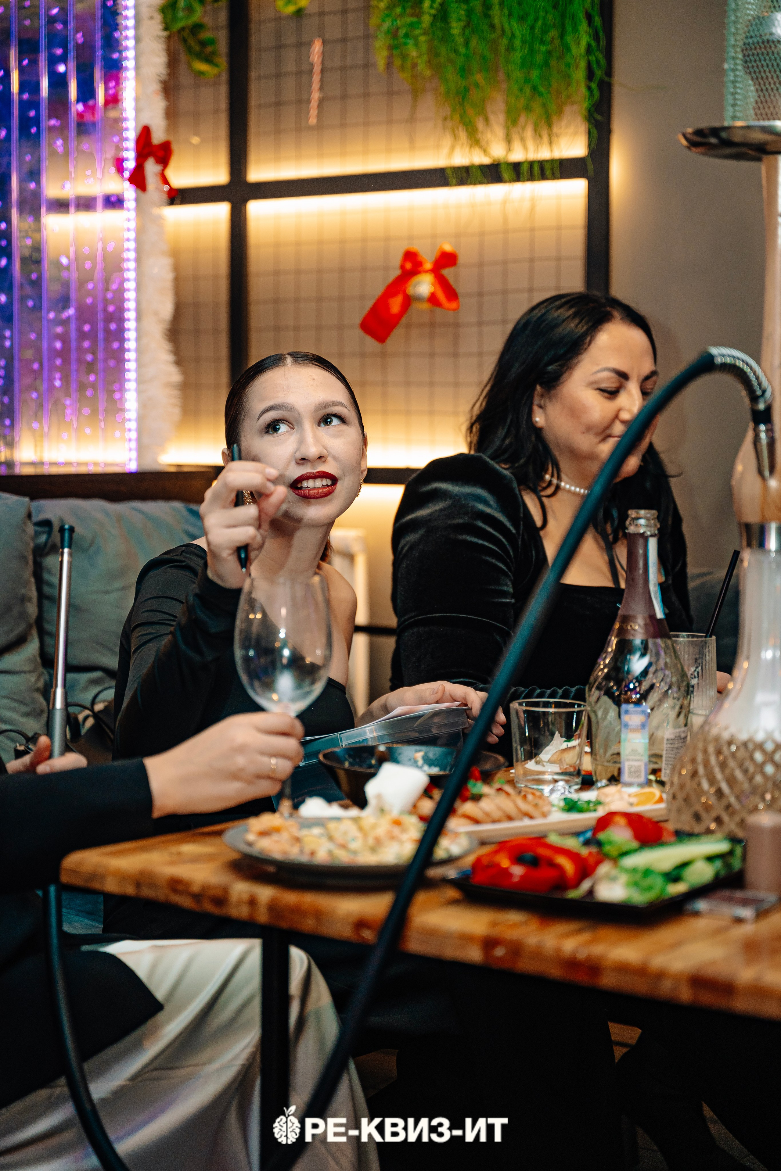 Реквизит — квиз в Зеленодольске и Волжске ZR cafe. Свадебный фотограф в Казани, и Зеленодольске Радик Мухаметов