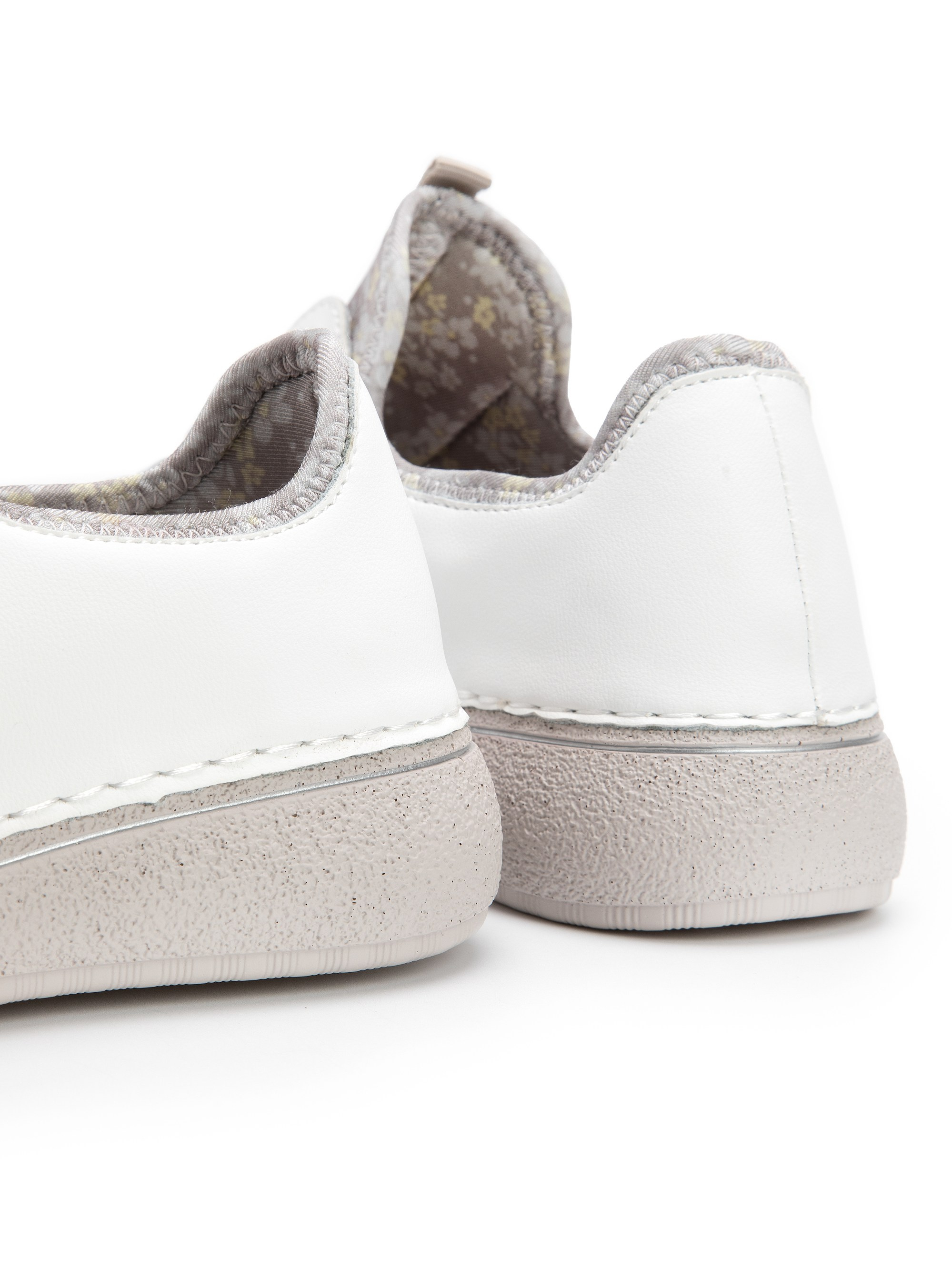 Каталожная фотография обуви. Фотограф в Москве Егор Гончаров