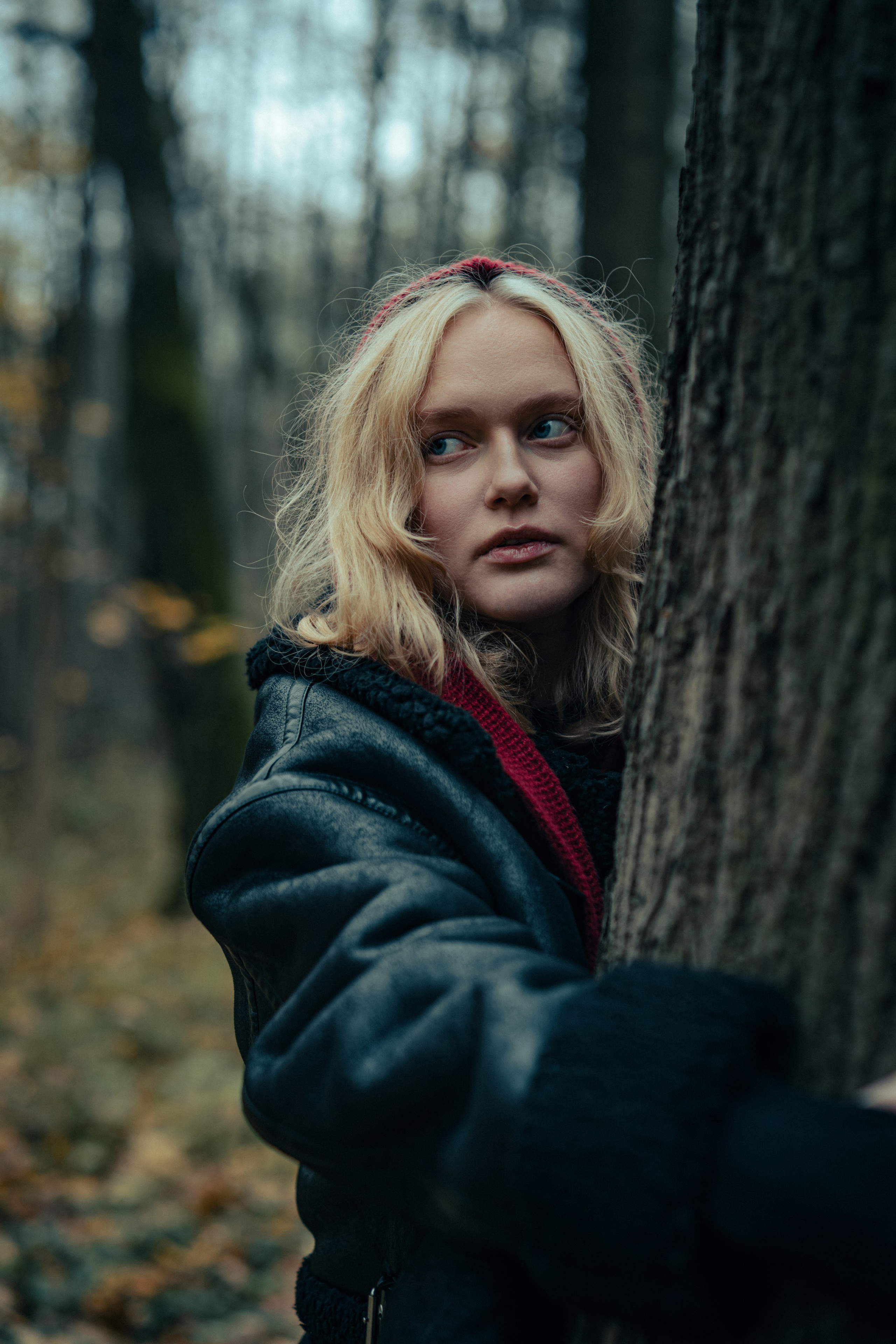 Катя в лесу