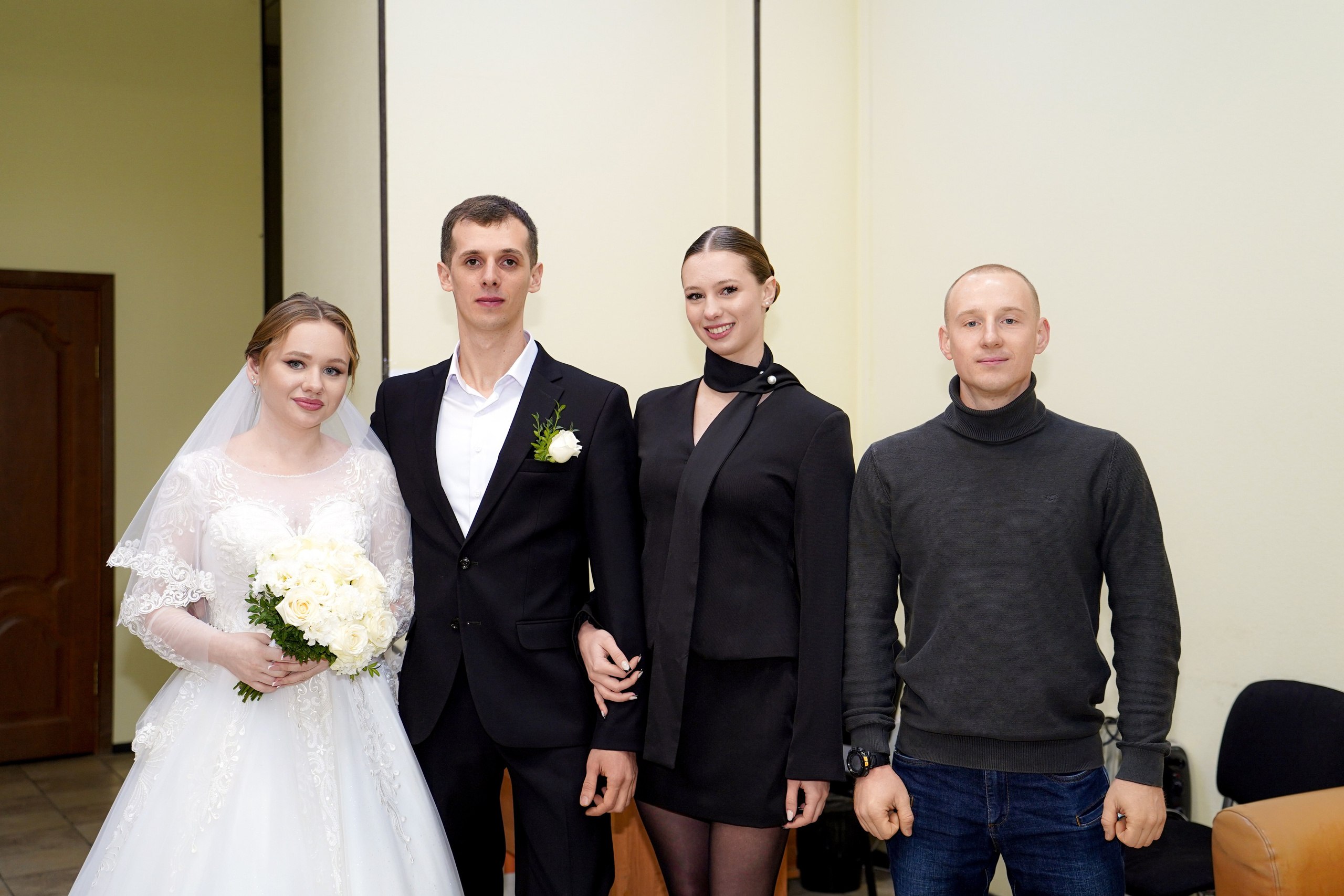 Свадебная фотосессия в ЗАГСе на Западном. Свадебный фотограф в Ростове-на-Дону. Таинство Крещения и Венчания, семейные фотосессии. Алёна Чёботова