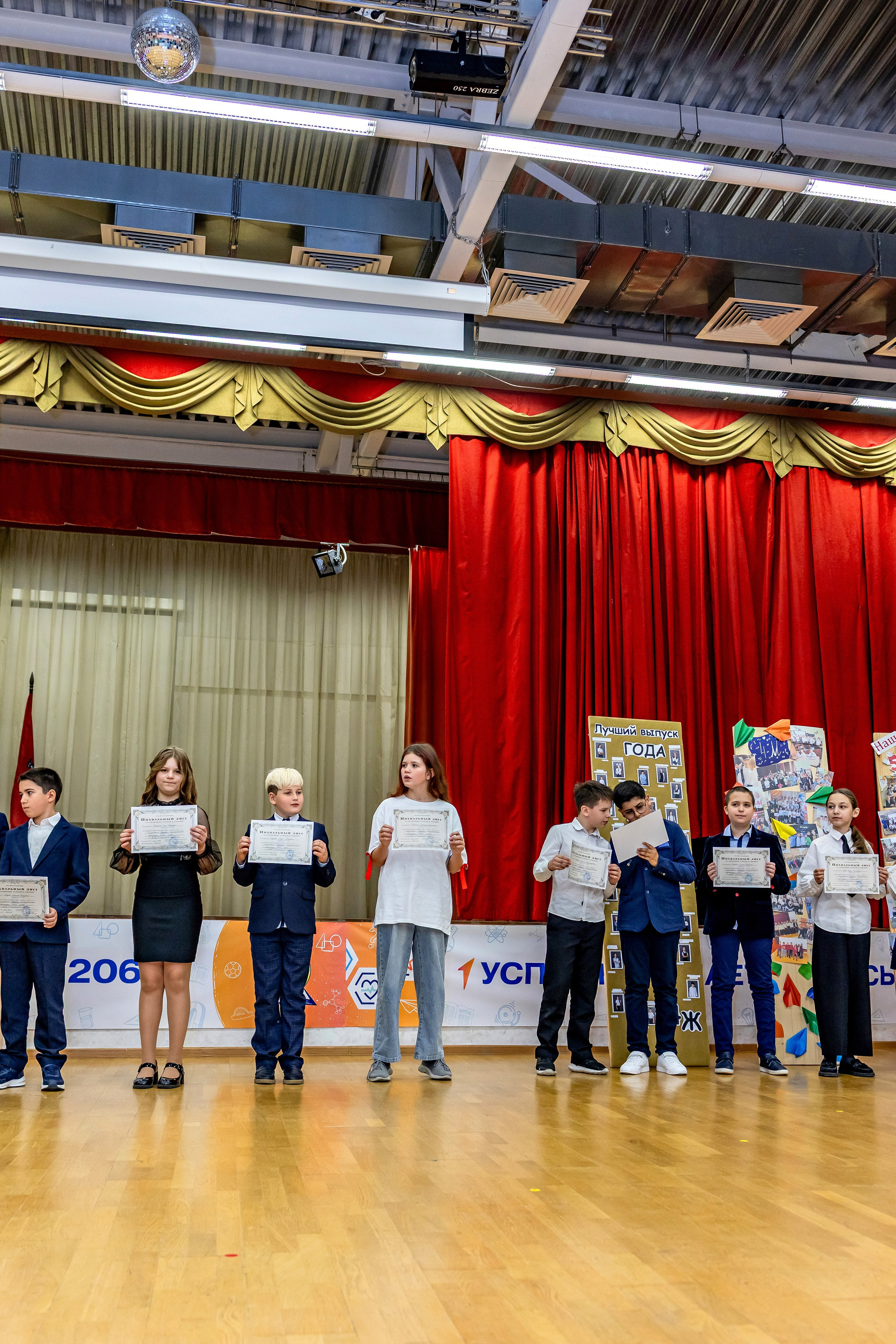 Выпускной праздник в начальной школе. Фотограф и видеограф Москва. Свадебный фотограф, видеограф. Выпускные альбомы. Оживающие альбомы