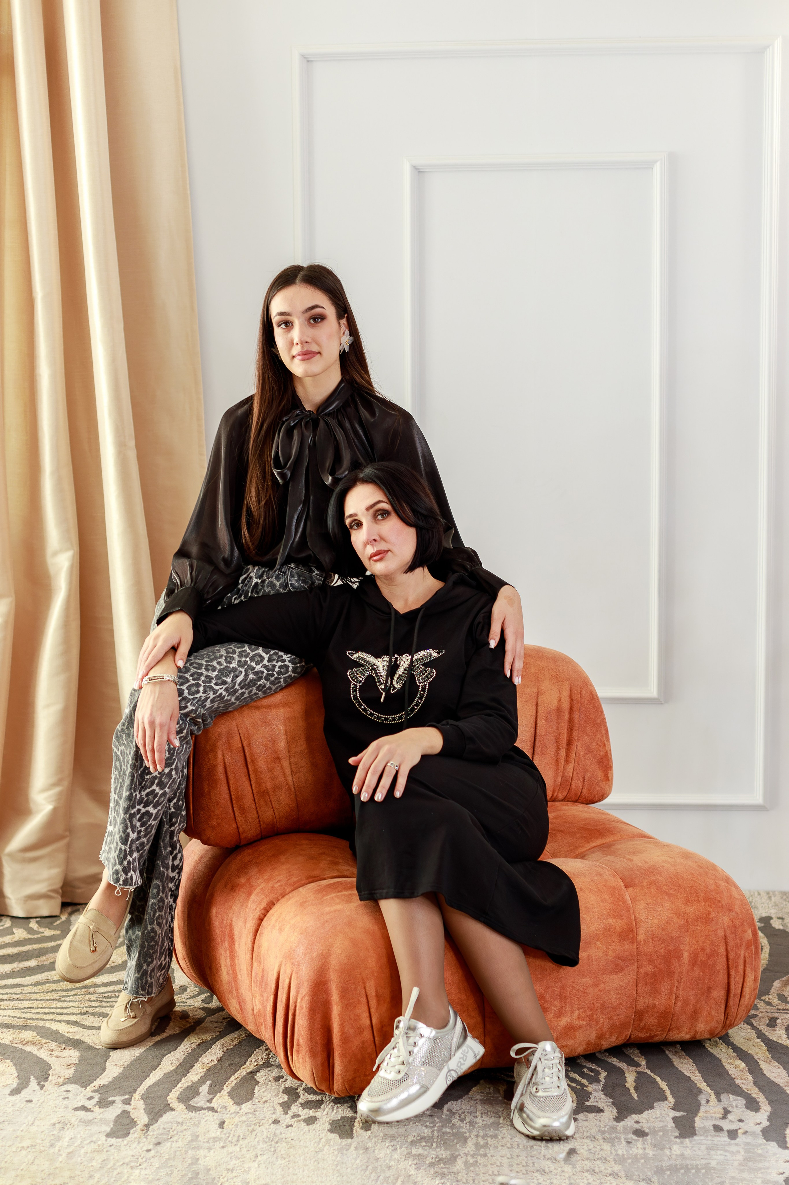 Мама и дочь в студии Белый осел. Семейный и детский фотограф в Краснодаре Ирина Лаврецкая