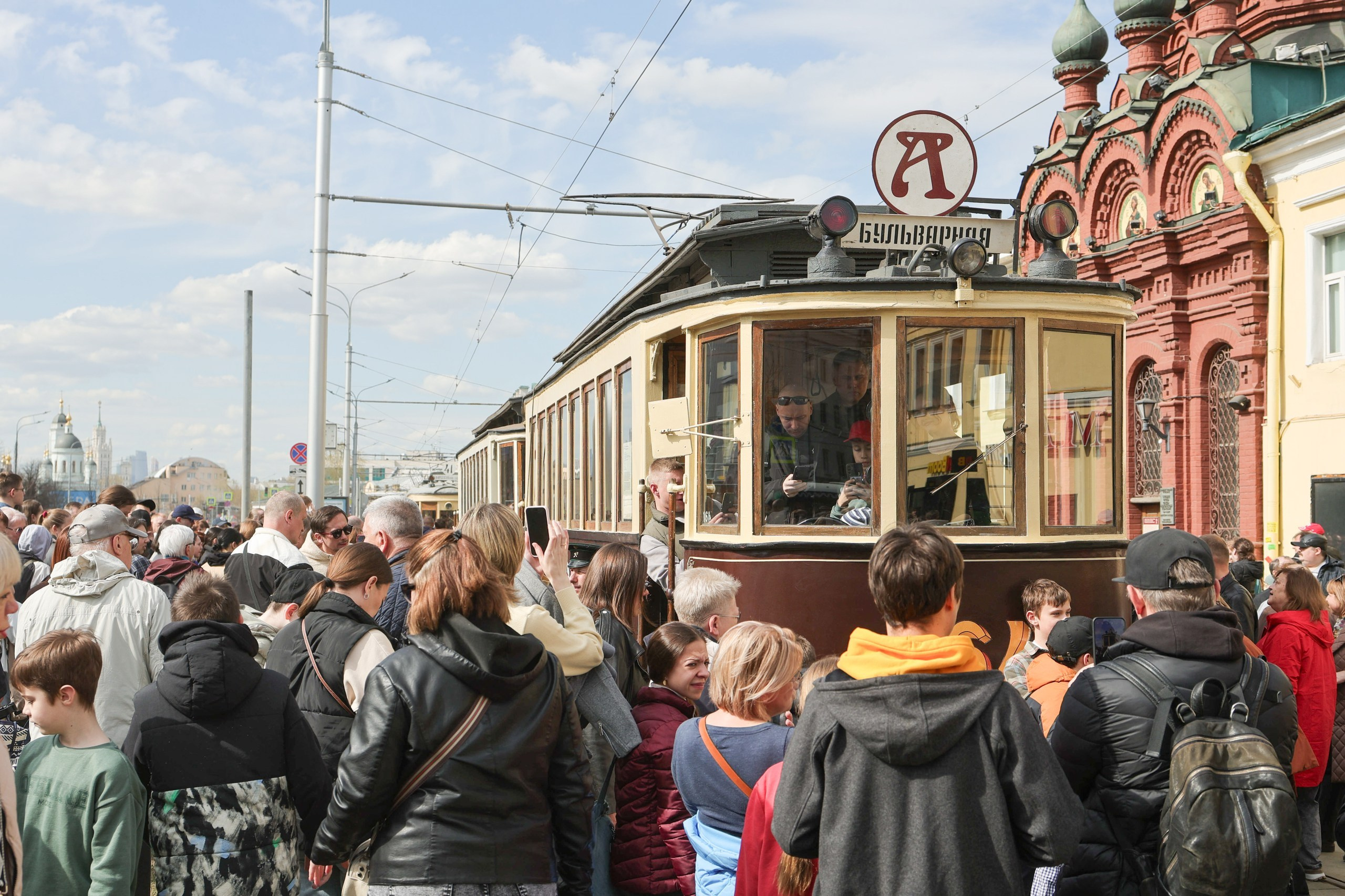 Парад трамваев. Репортажный, архитектурный, театральный и файн-арт фотограф Лена Мельникова в Москве