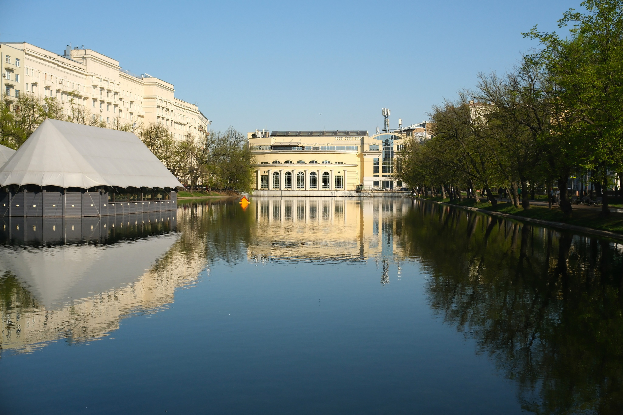 Улица, люди, жизнь…