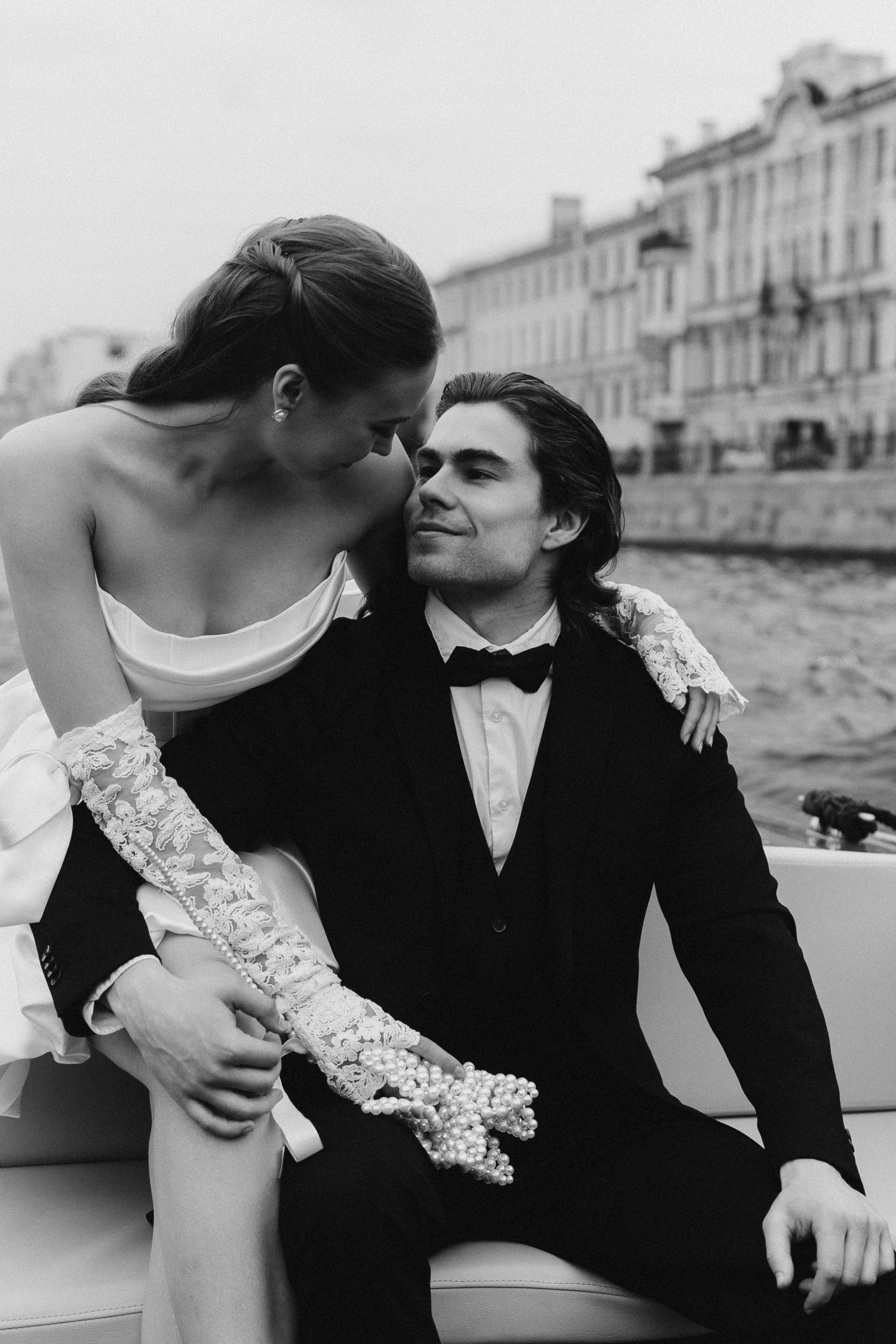 На катере. ФОТОГРАФ РОЗА ФИЛИНА СПб I МОСКВА