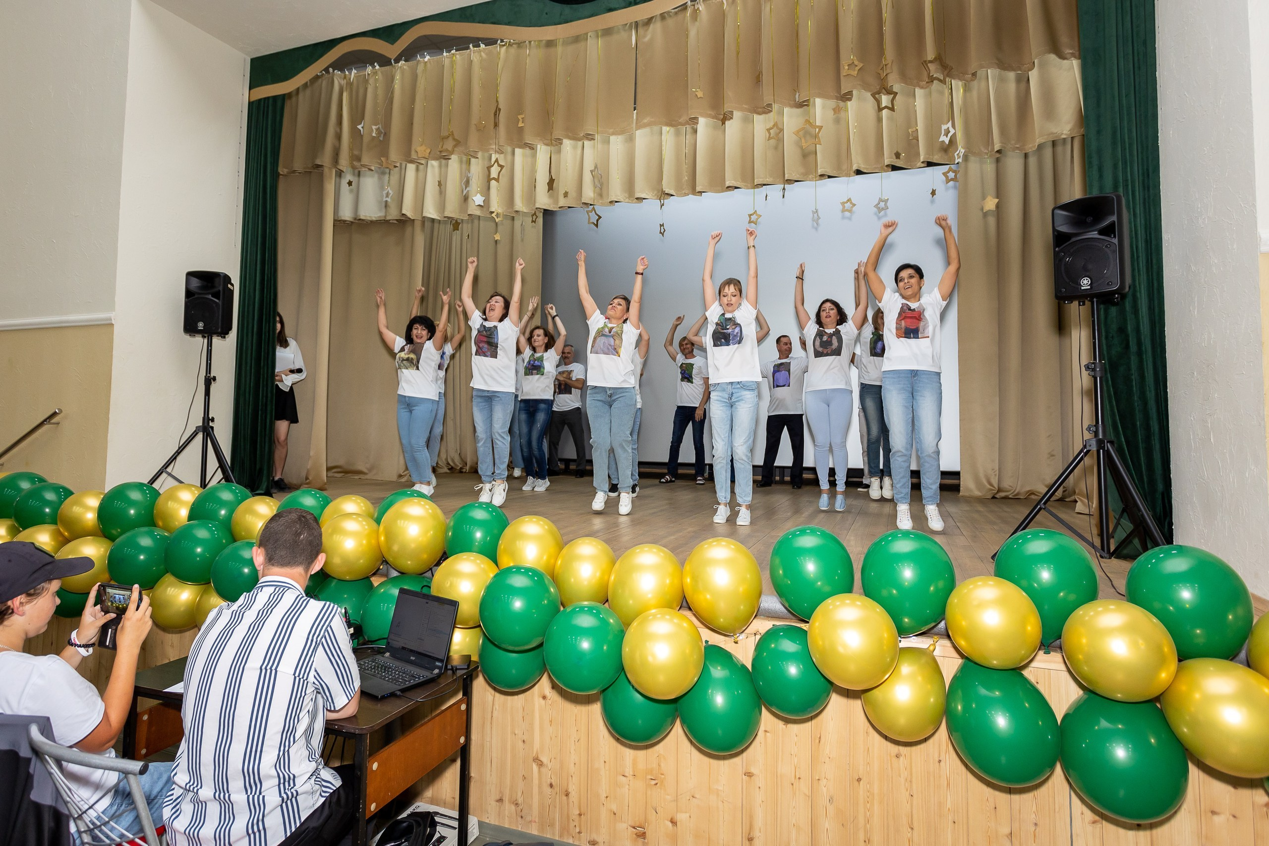 Вручение аттестата и выпускной вечер. Выпускные альбомы Майкоп, Краснодар Елена Золотарева