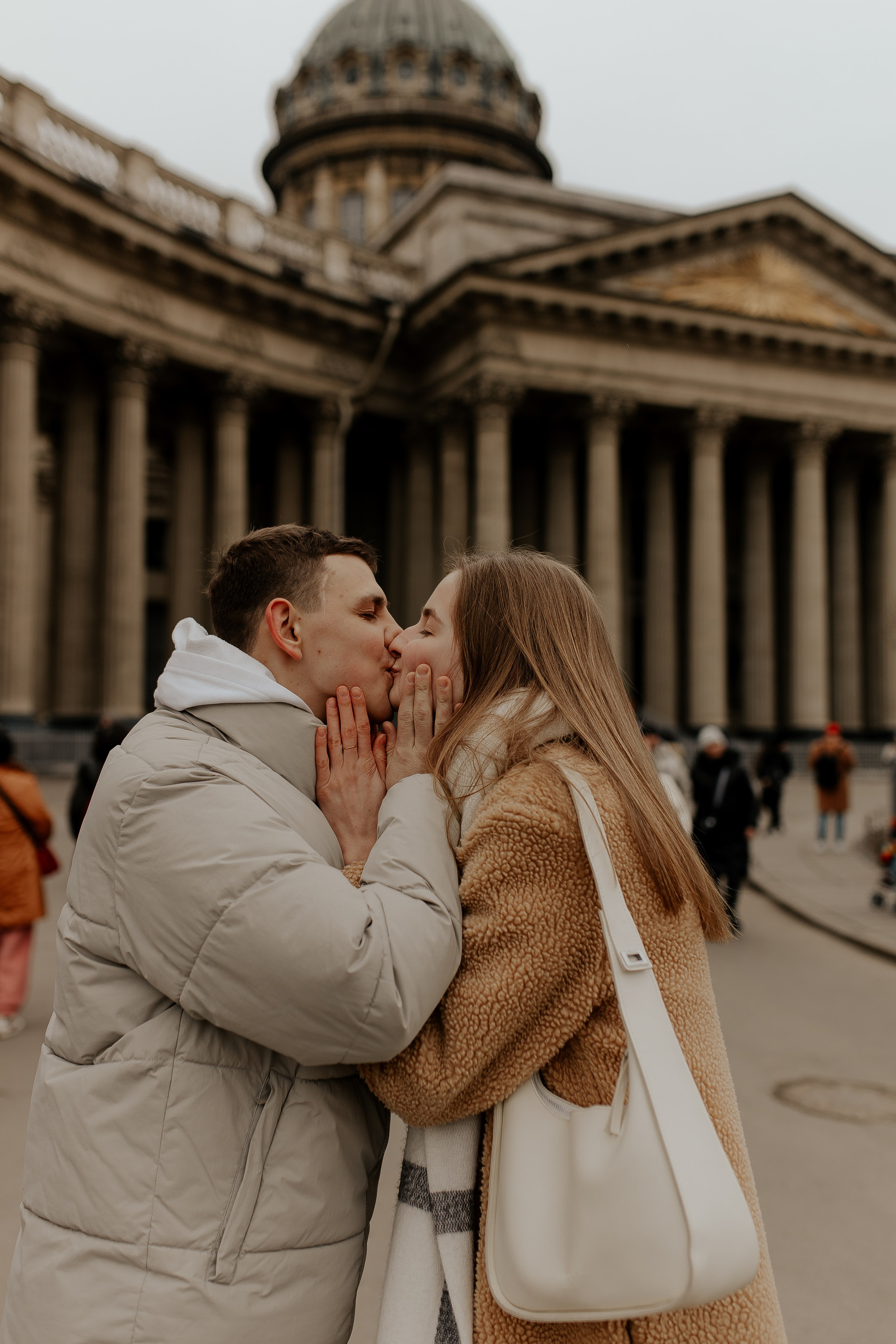 Лавстори у Казанского собора. Фотограф в Санкт-Петербурге Лиза Семченкова
