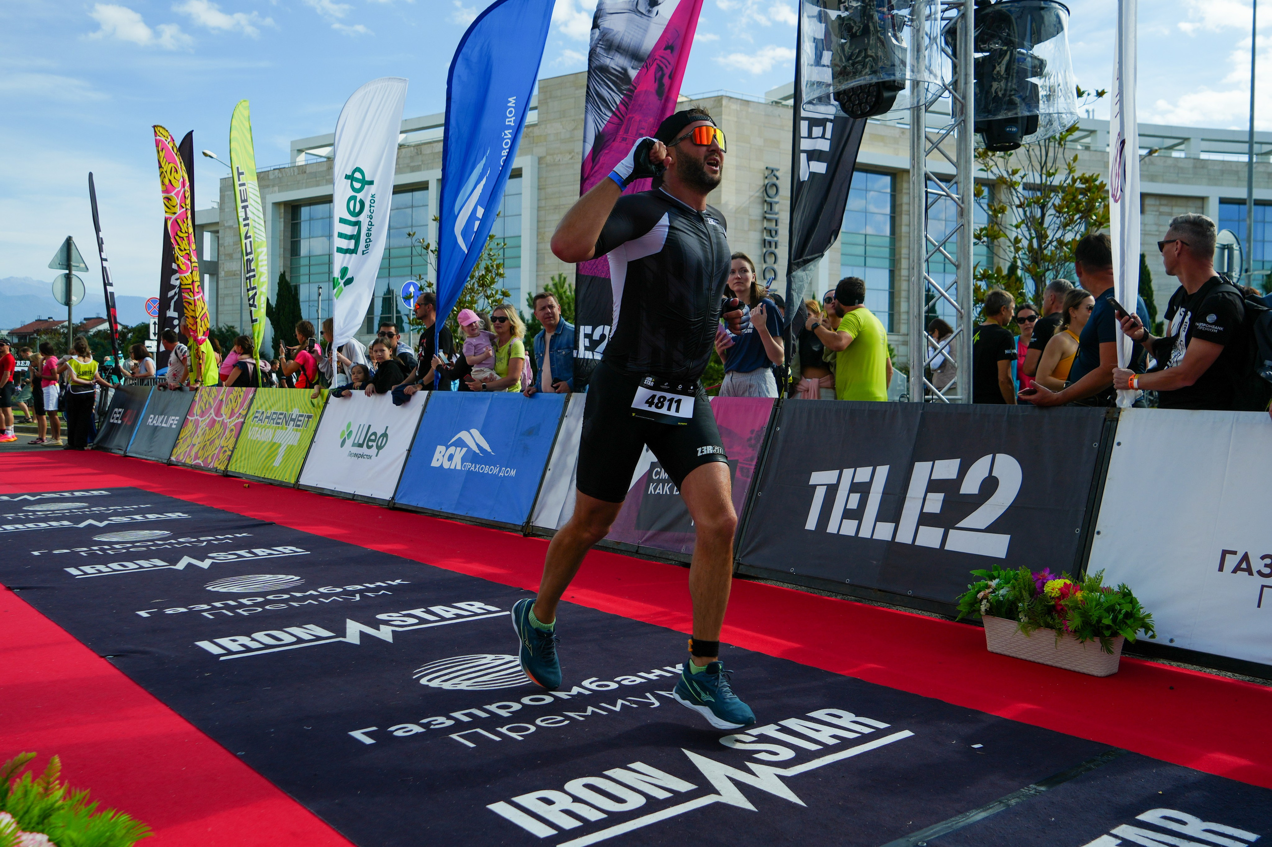 Фотоотчет партнерской интеграции для компании TELE2 на фестивале Ironstar. Репортажный фотограф в Красной Поляне и Сочи Павлюченко Екатерина