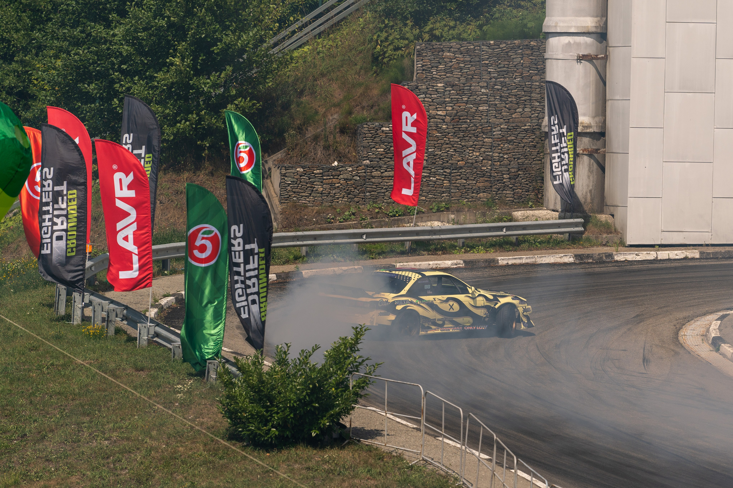 Фотоотчет партнеской интеграции для сети «Пятерочка» на фестивале «Grounded». Репортажный фотограф в Красной Поляне и Сочи Павлюченко Екатерина