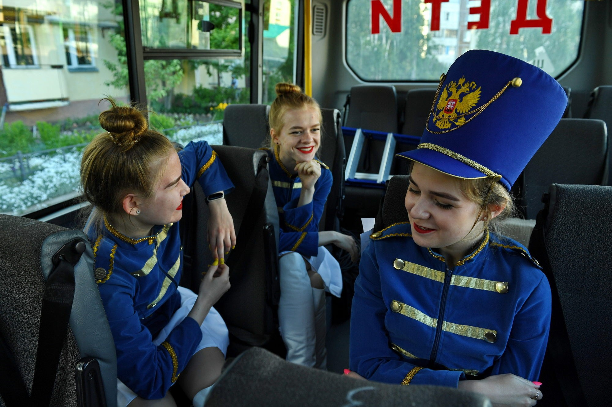 Официоз по плану, жизнь — между кадров: как снять День России и остаться собой. Документальный фотограф Сергей Вдовин