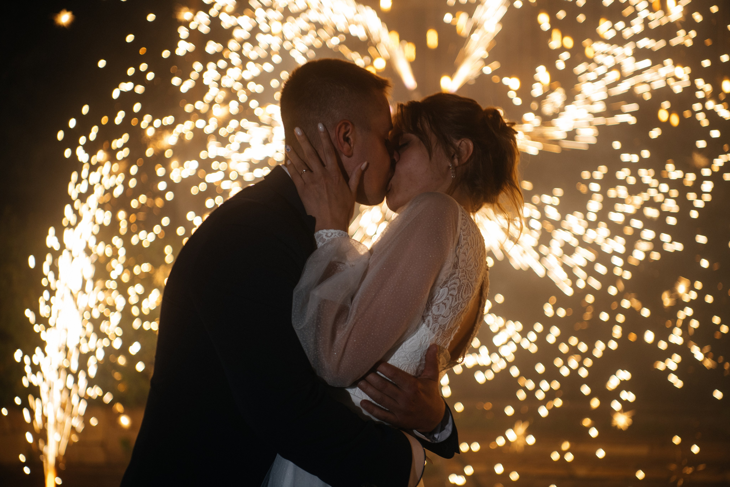 alt="Свадебный фотограф в Барнауле"