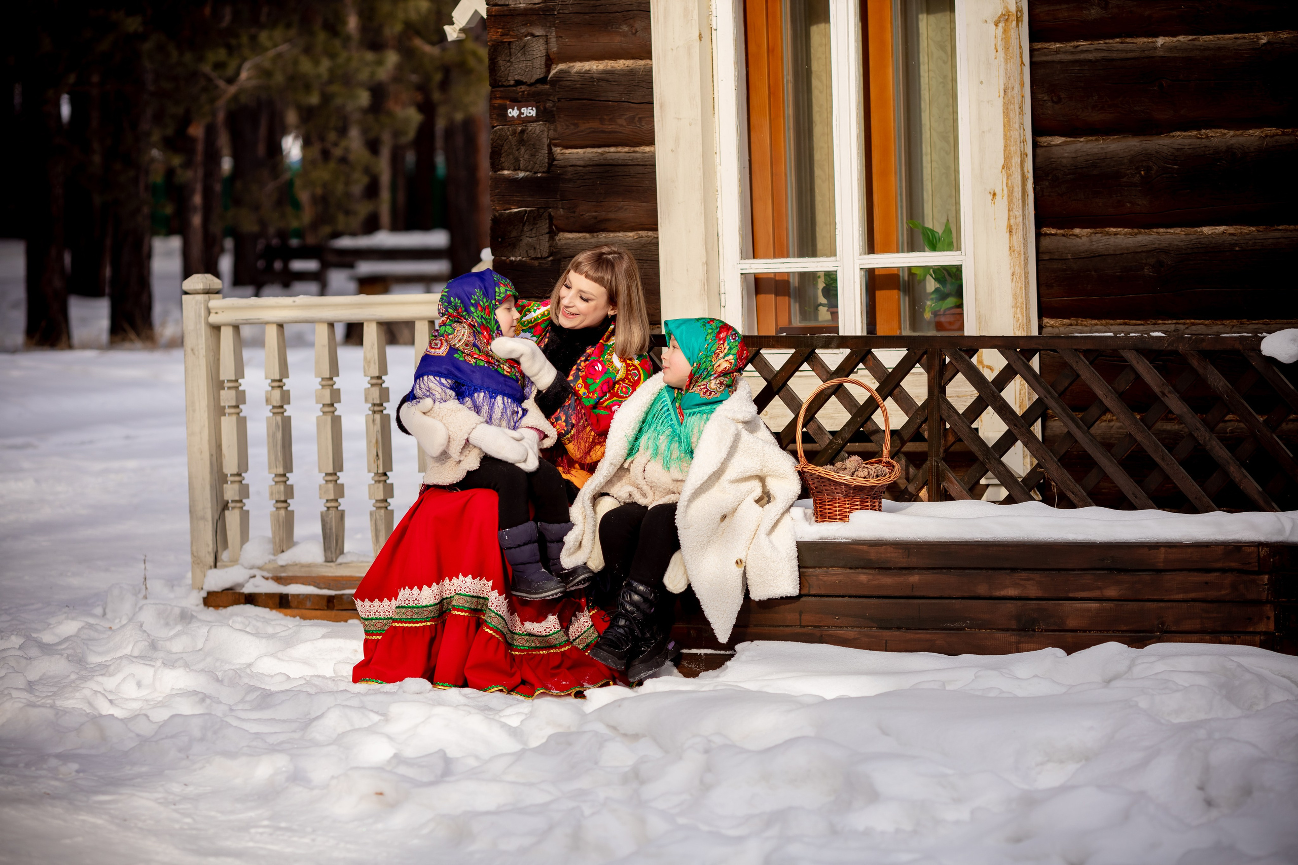 В национальных костюмах. Организую и проведу любые фотосессии в солнечной Бурятии, в Улан-Удэ!